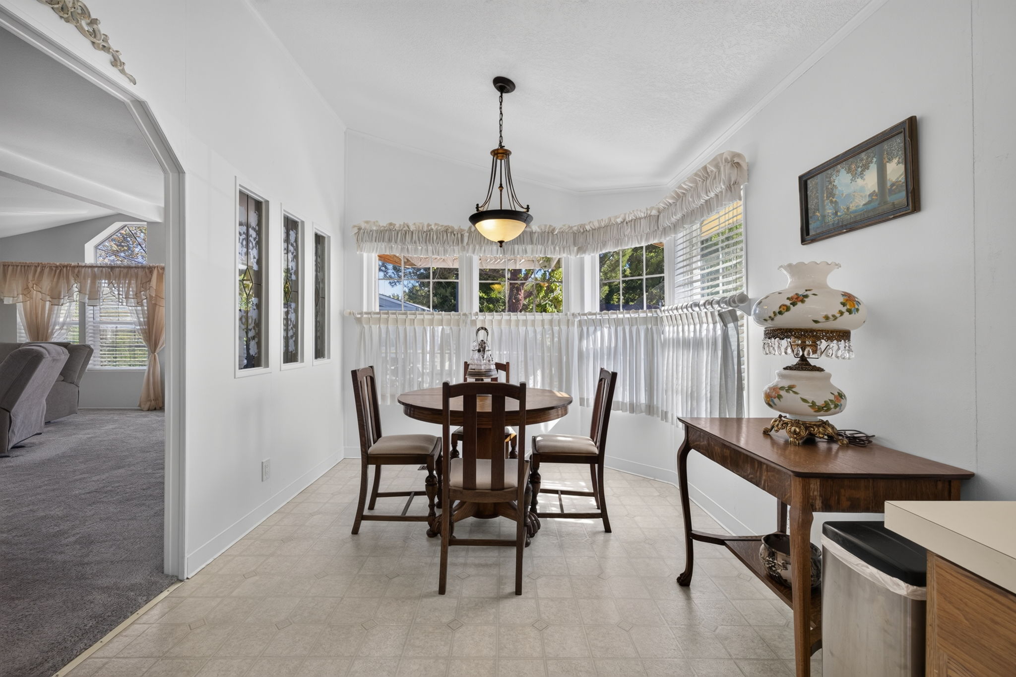Kitchen / Breakfast Area