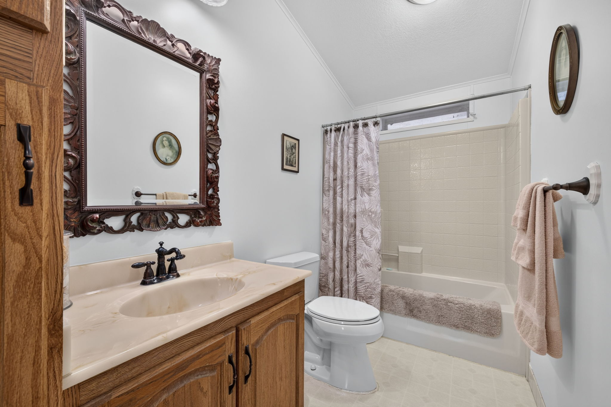 Guest Full Bath