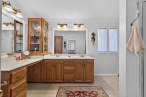 Primary Ensuite Full Bathroom