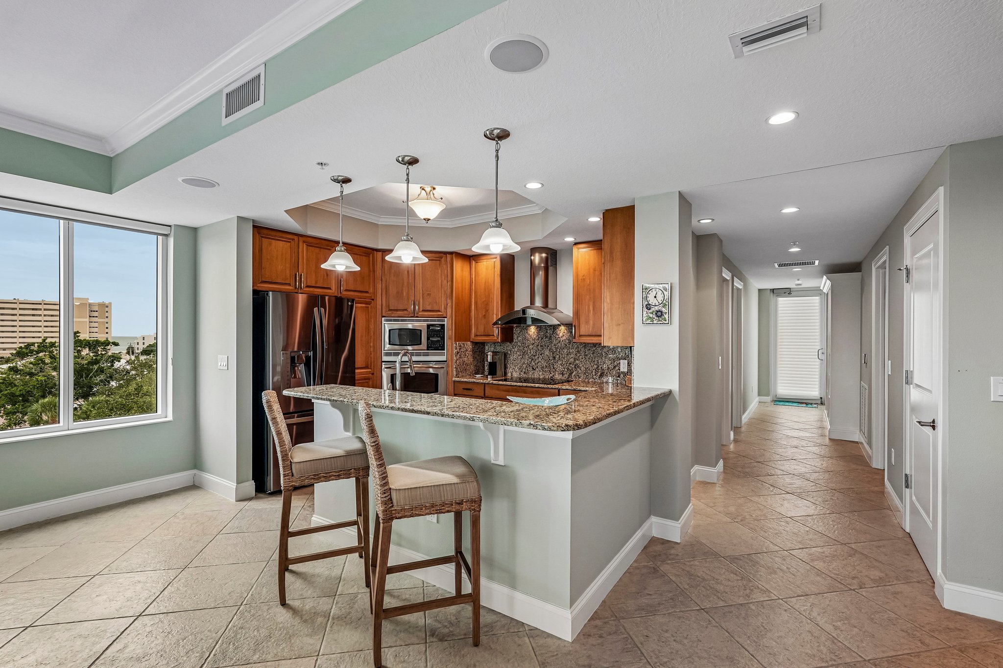 Summer House Ln 402B-S1709-017.jpg