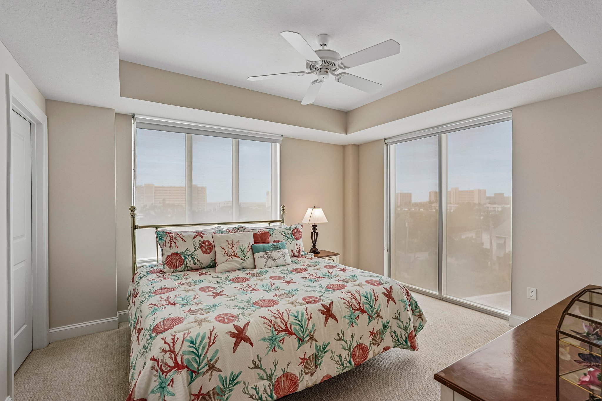 Summer House Ln 402B-S1709-021.jpg