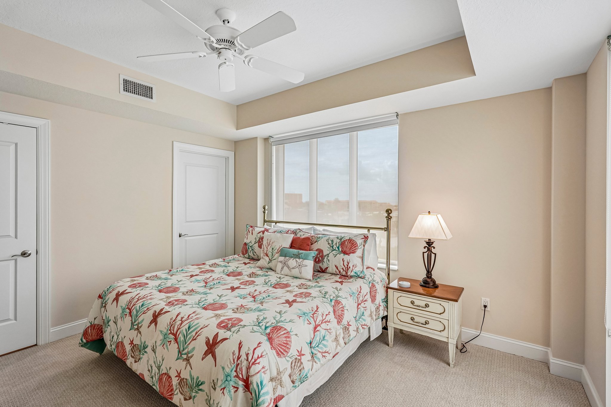 Summer House Ln 402B-S1709-023.jpg