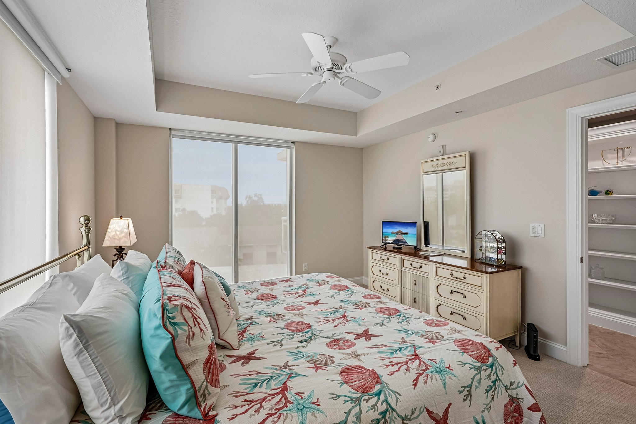 Summer House Ln 402B-S1709-024.jpg