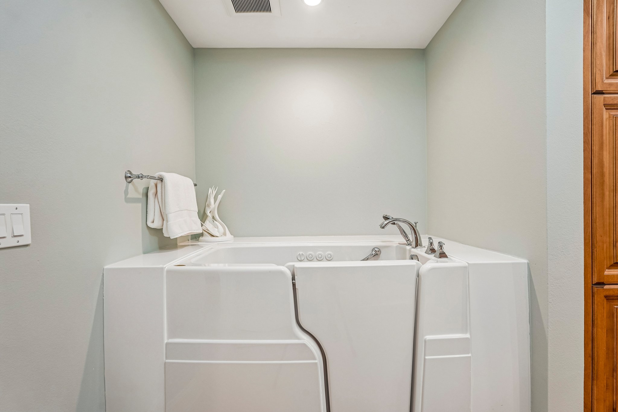 Summer House Ln 402B-S1709-037.jpg