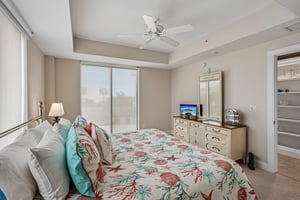 Summer House Ln 402B-S1709-024.jpg