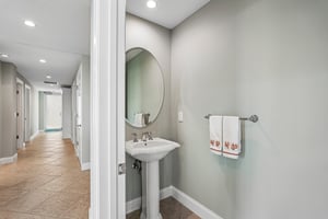Summer House Ln 402B-S1709-027.jpg