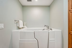 Summer House Ln 402B-S1709-037.jpg