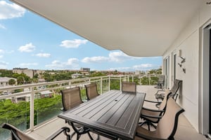 Summer House Ln 402B-S1709-041.jpg