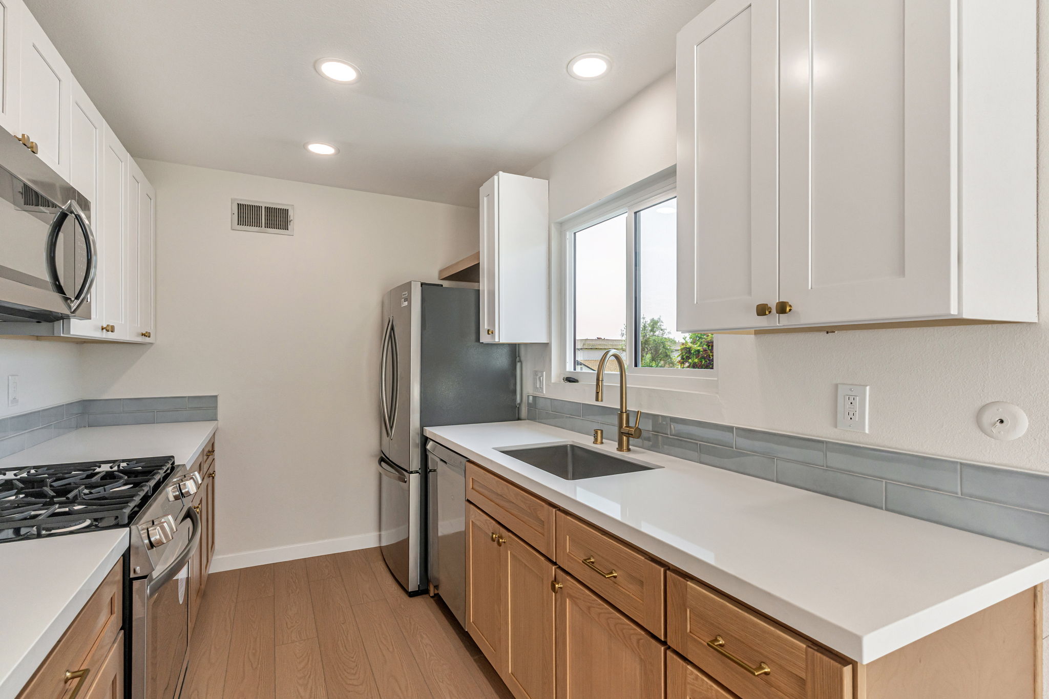 008_1640 W 235th St unit d