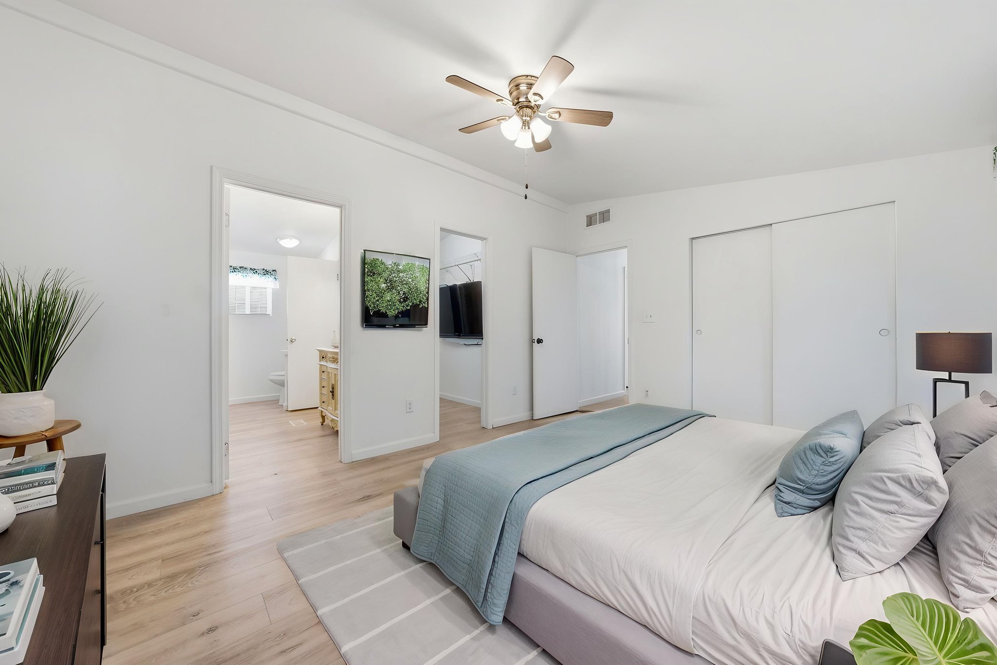 JBPHOTOHOMES0039 virtually staged.jpeg