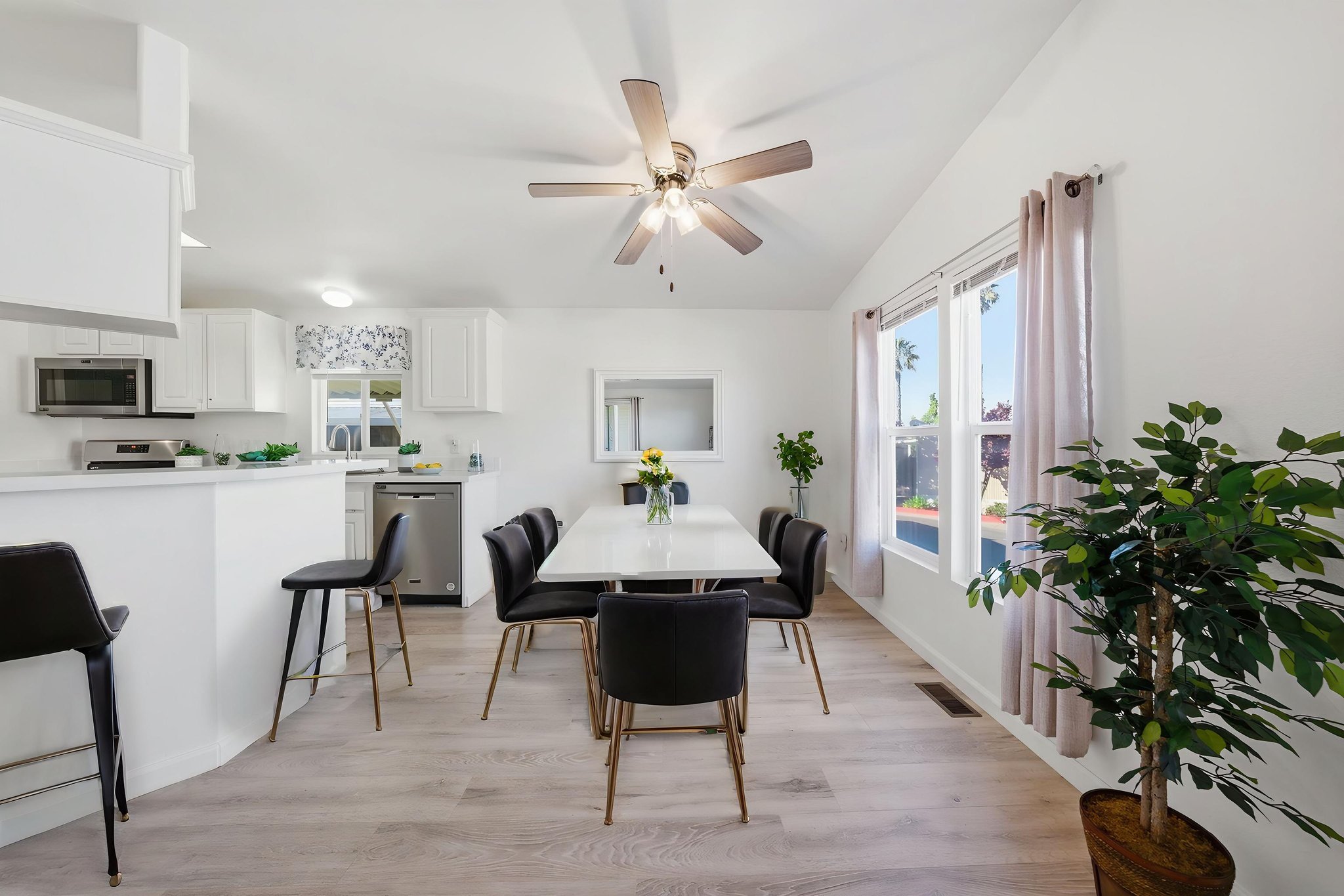 JBPHOTOHOMES0012 virtually staged.jpeg