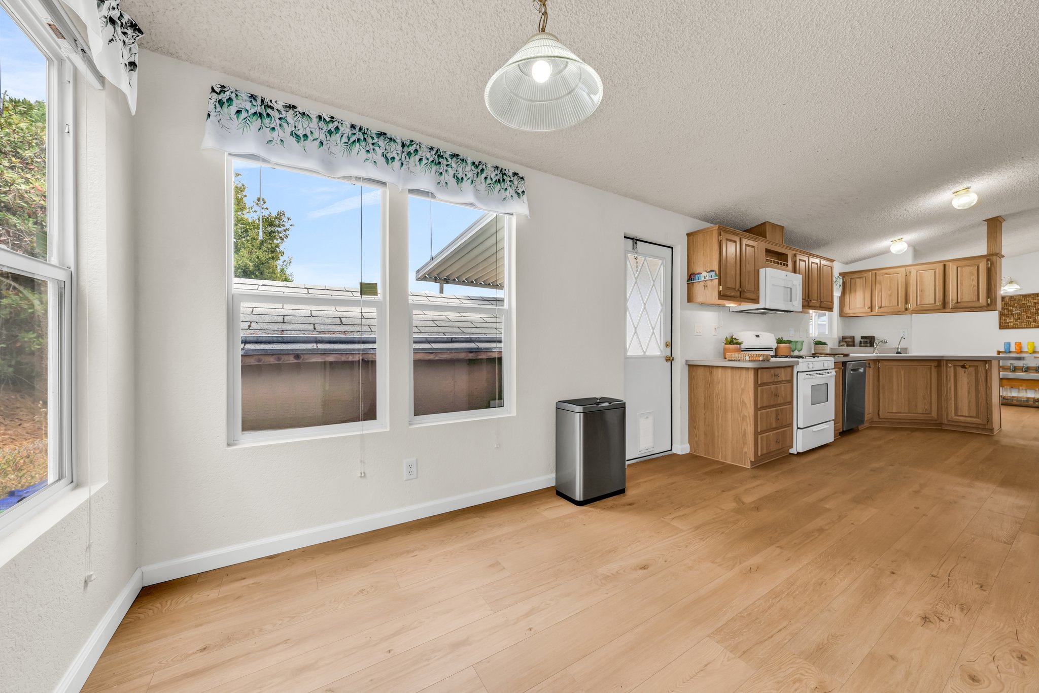 Kitchen/Breakfast Area