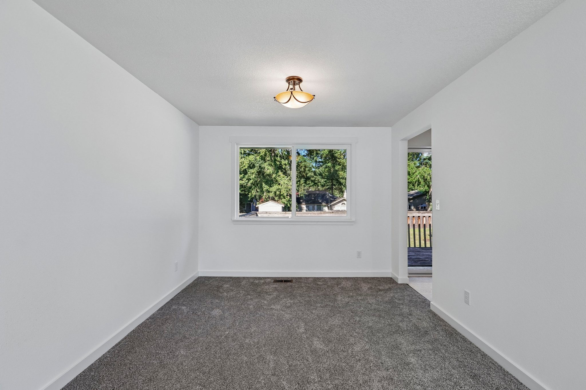 92 Ave E-S1806-008.jpg