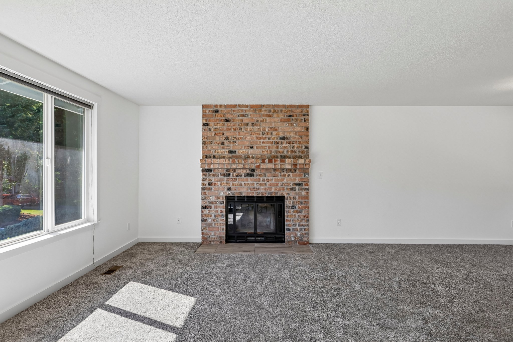 92 Ave E-S1806-011.jpg