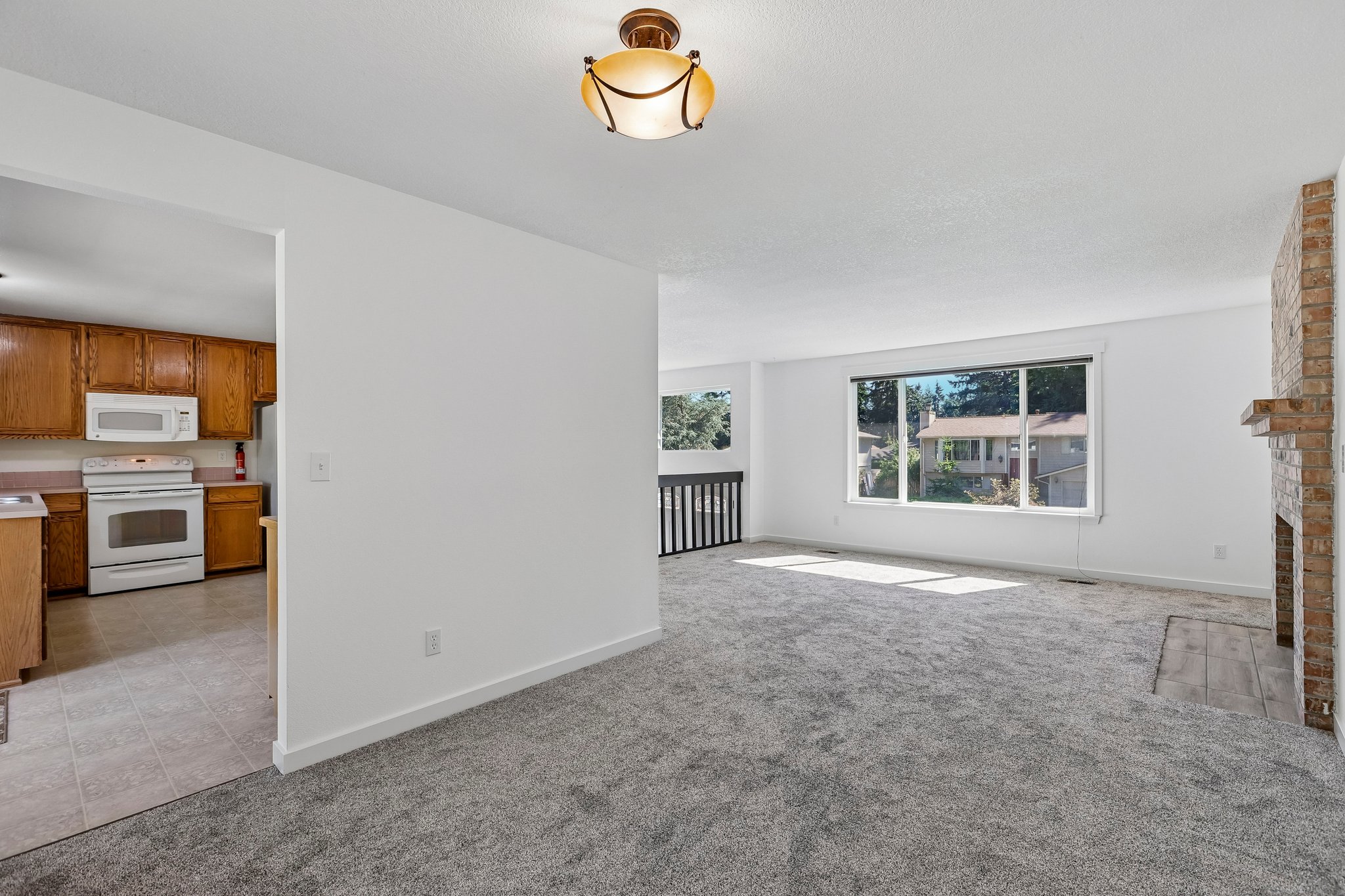 92 Ave E-S1806-012.jpg