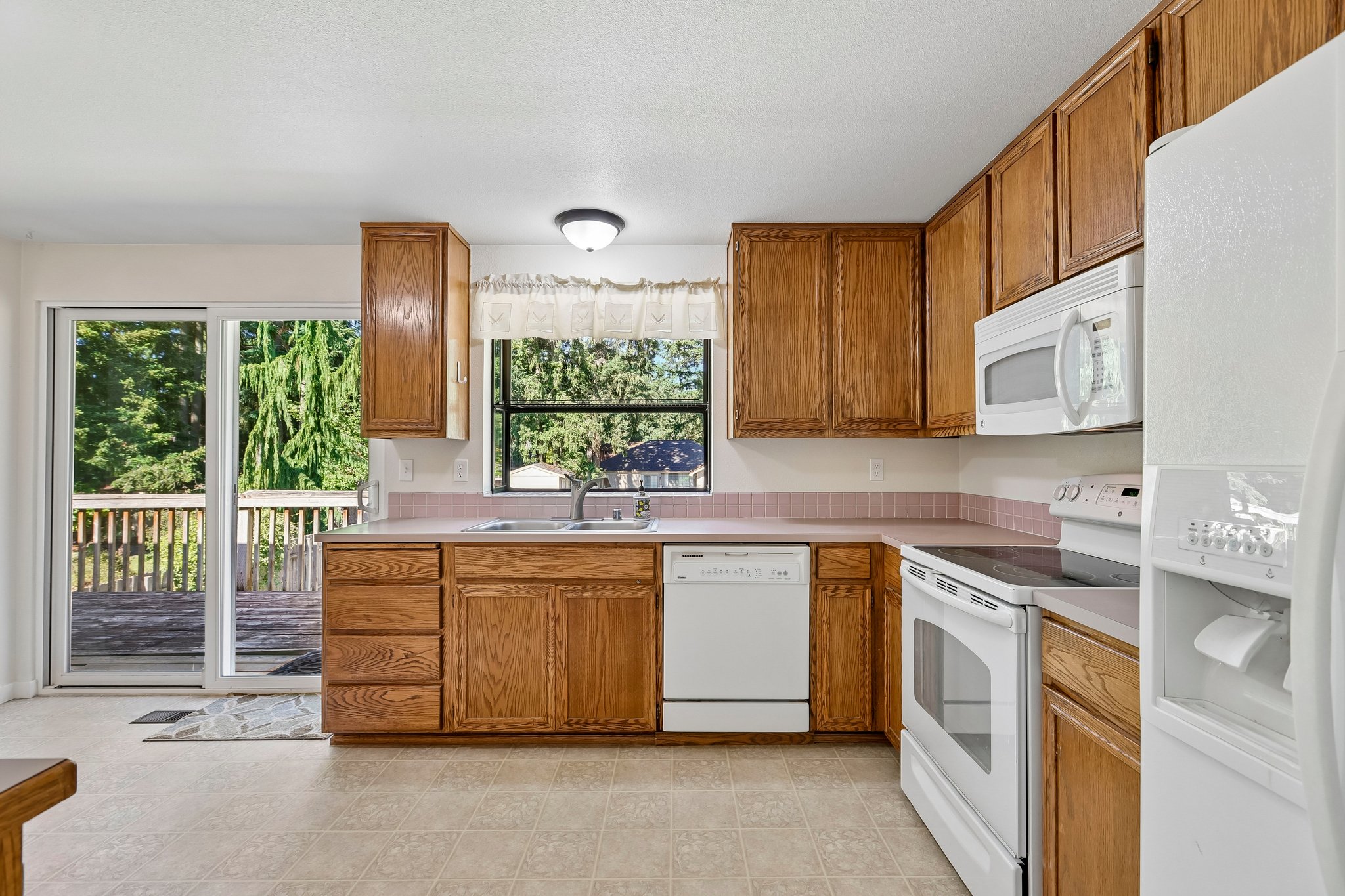 92 Ave E-S1806-013.jpg
