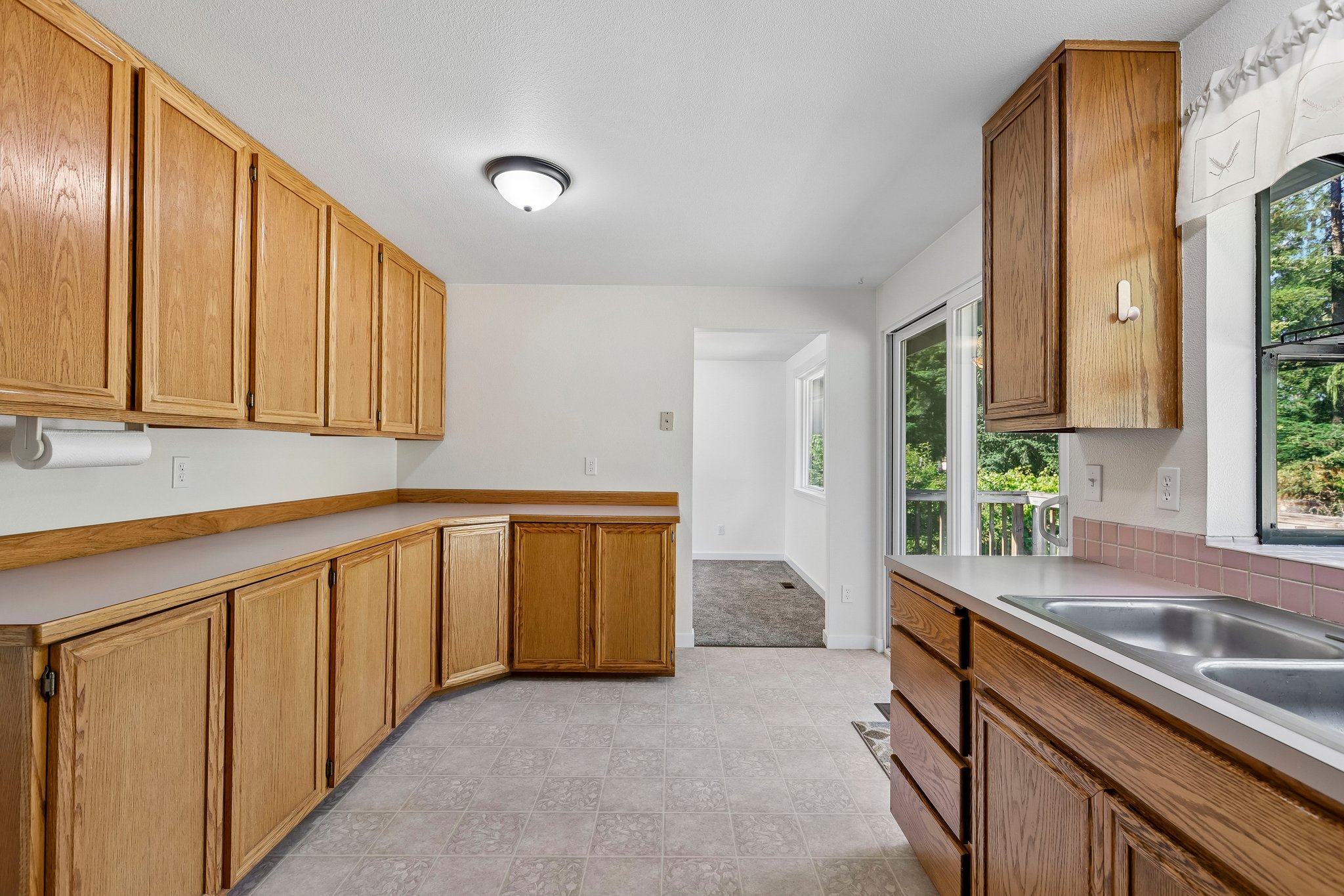 92 Ave E-S1806-014.jpg