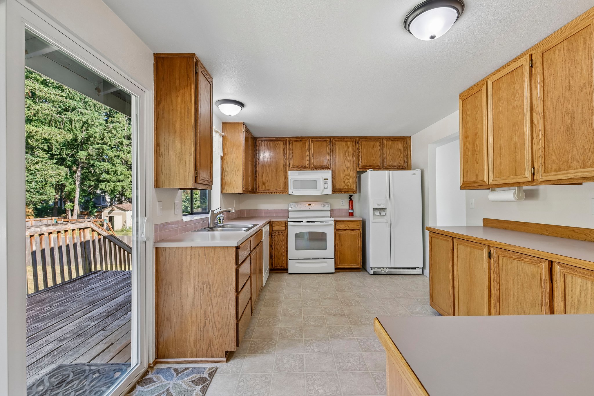 92 Ave E-S1806-015.jpg