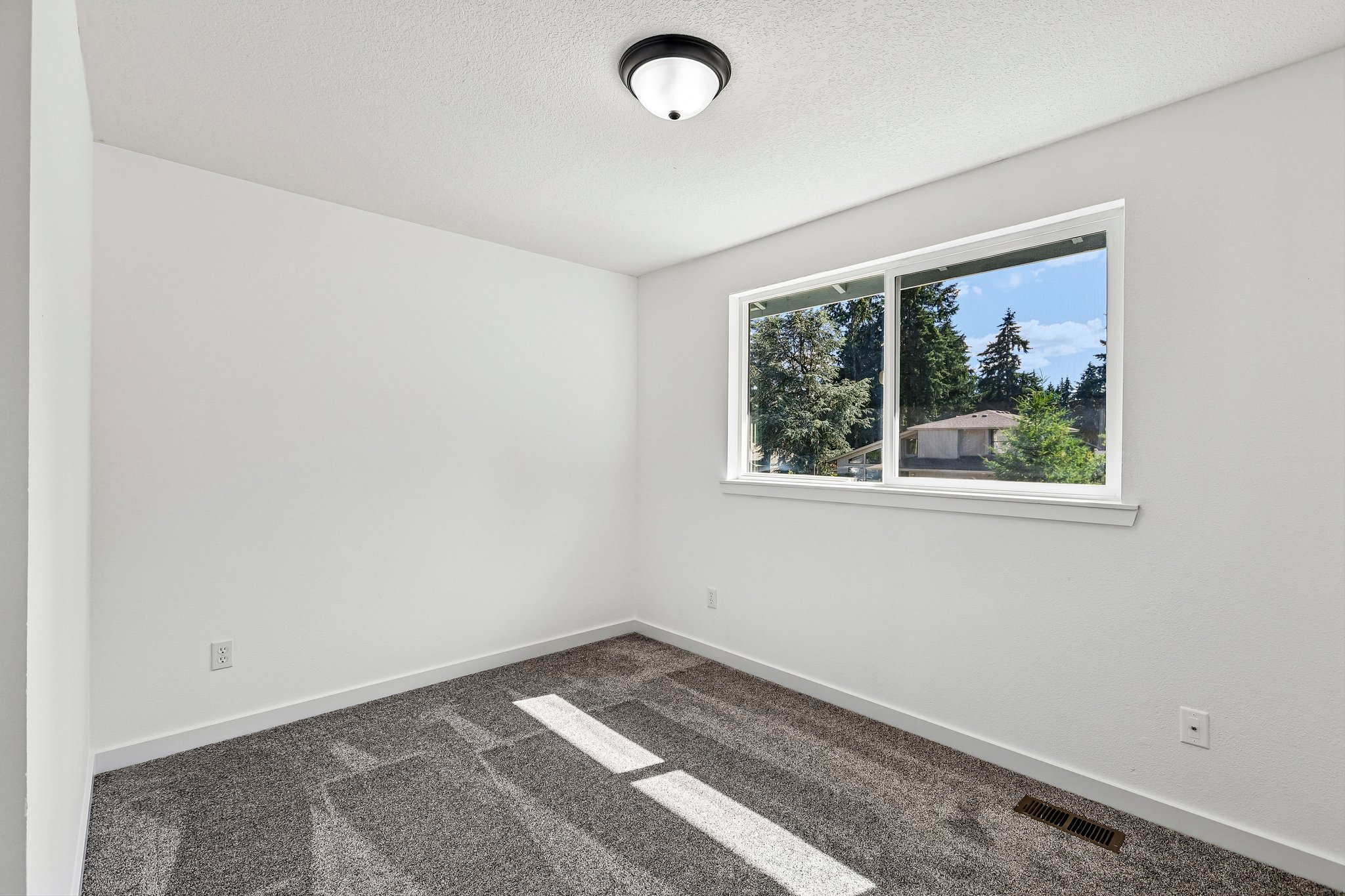 92 Ave E-S1806-018.jpg