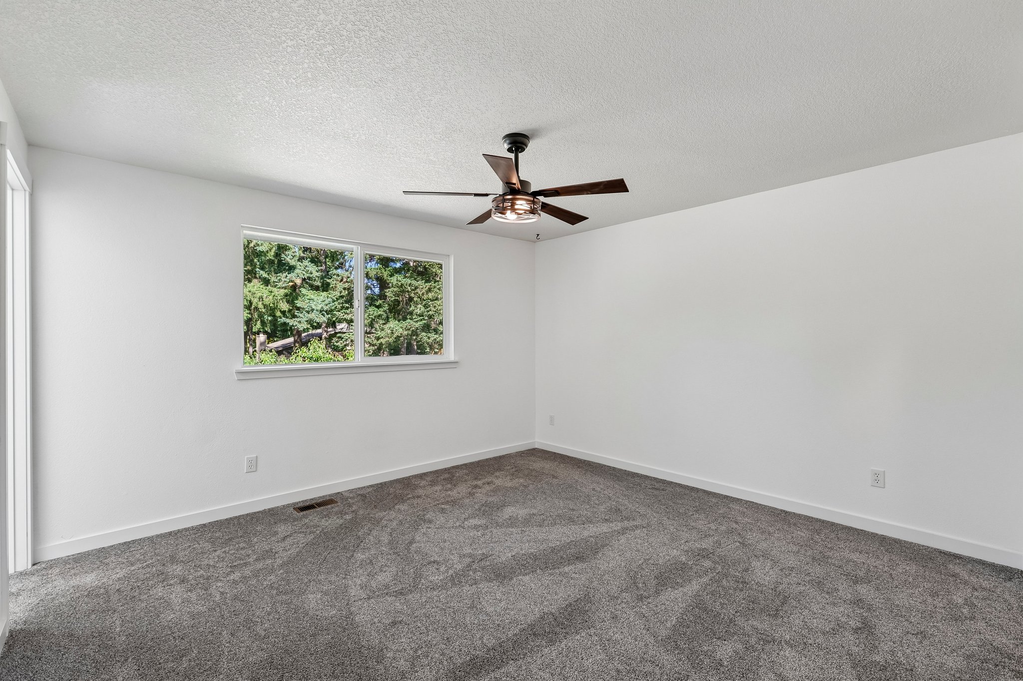 92 Ave E-S1806-020.jpg