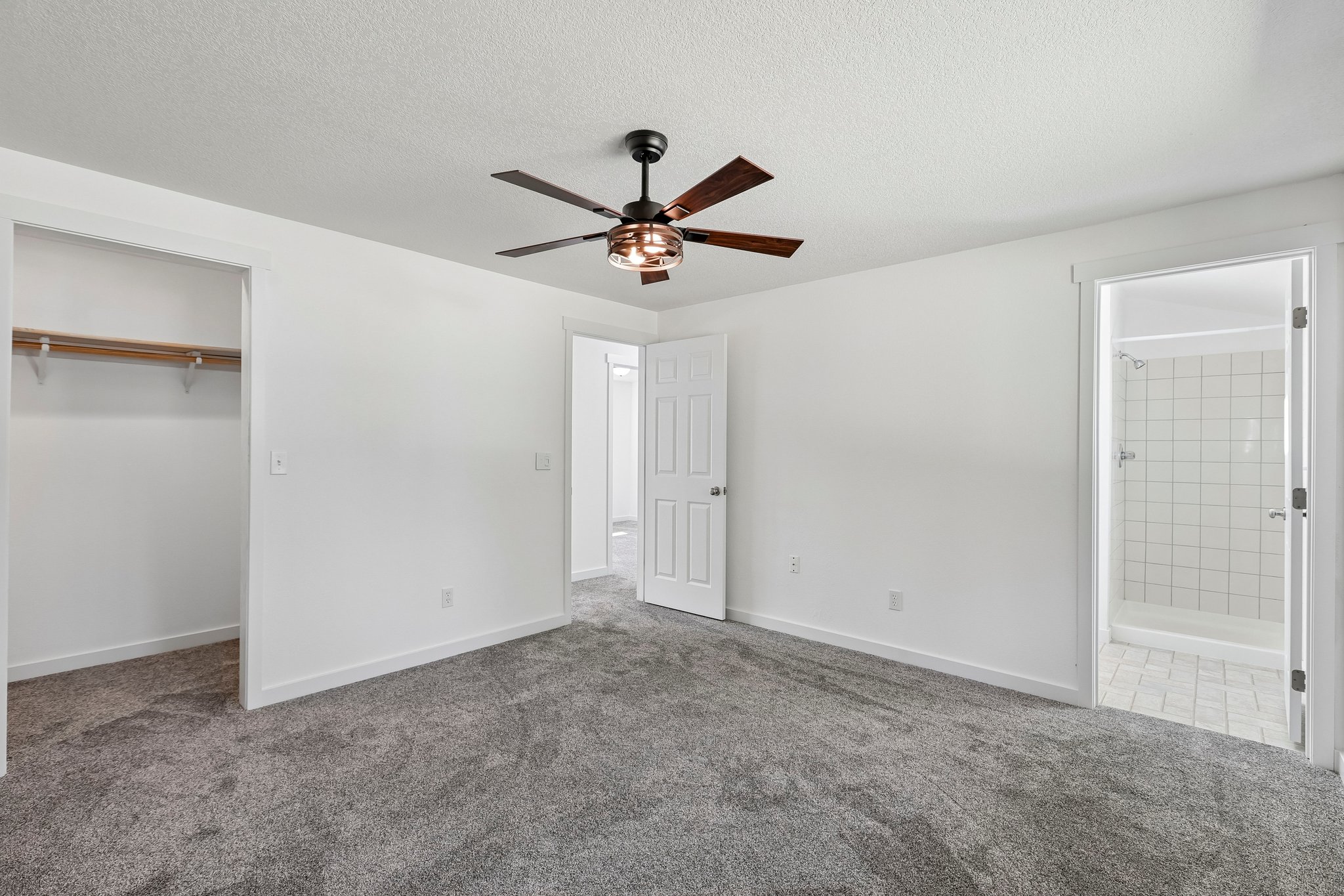 92 Ave E-S1806-021.jpg
