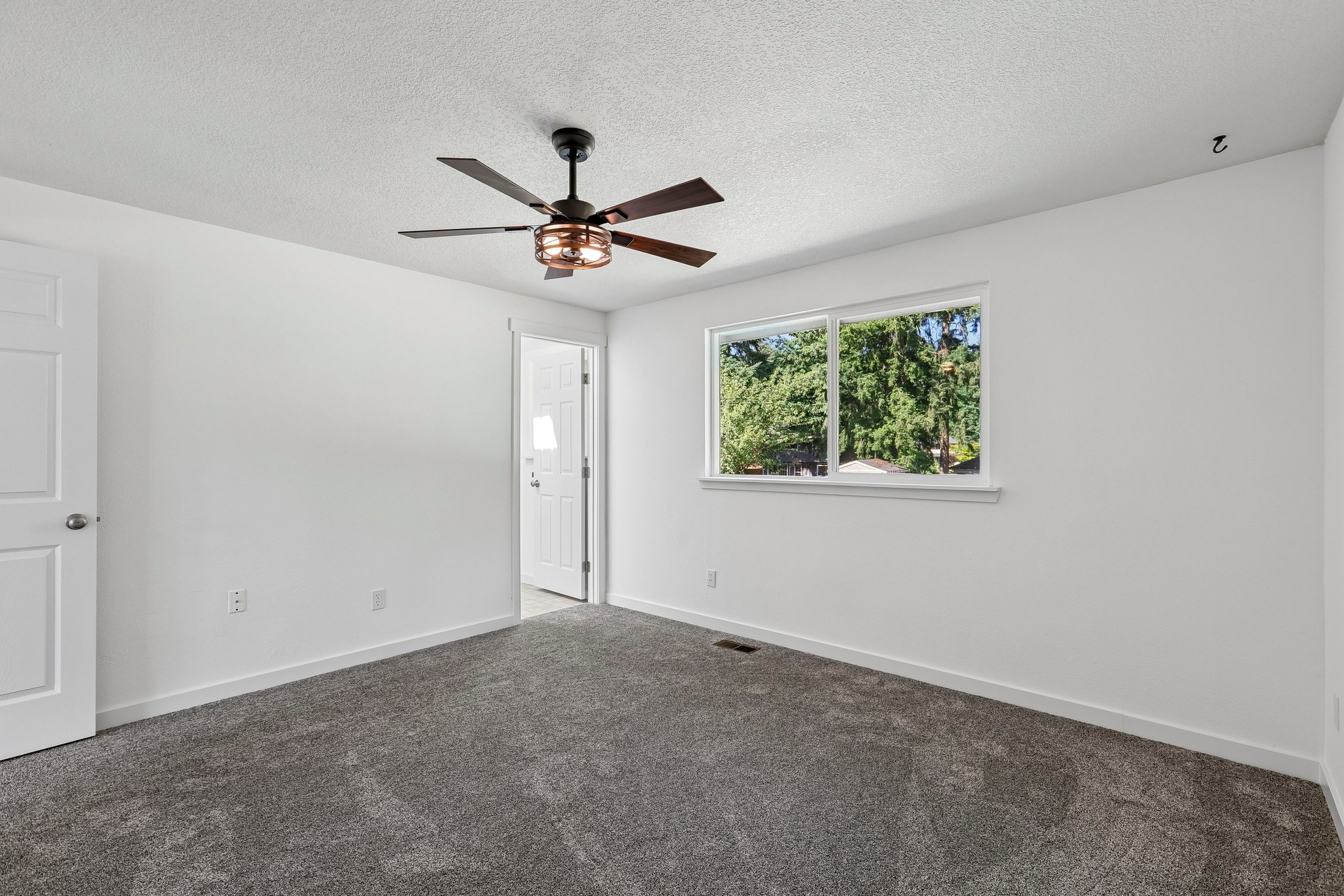 92 Ave E-S1806-022.jpg