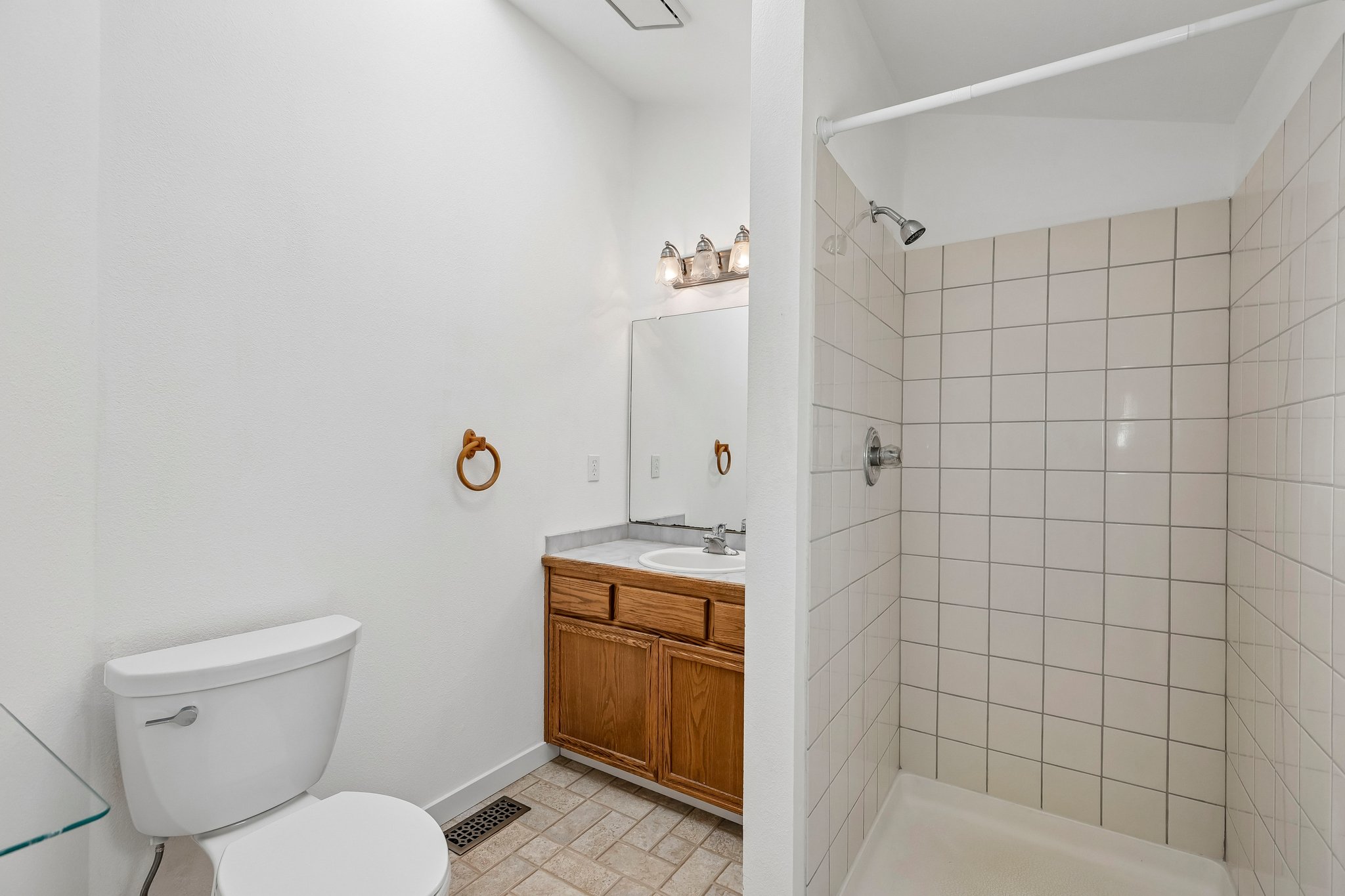 92 Ave E-S1806-023.jpg