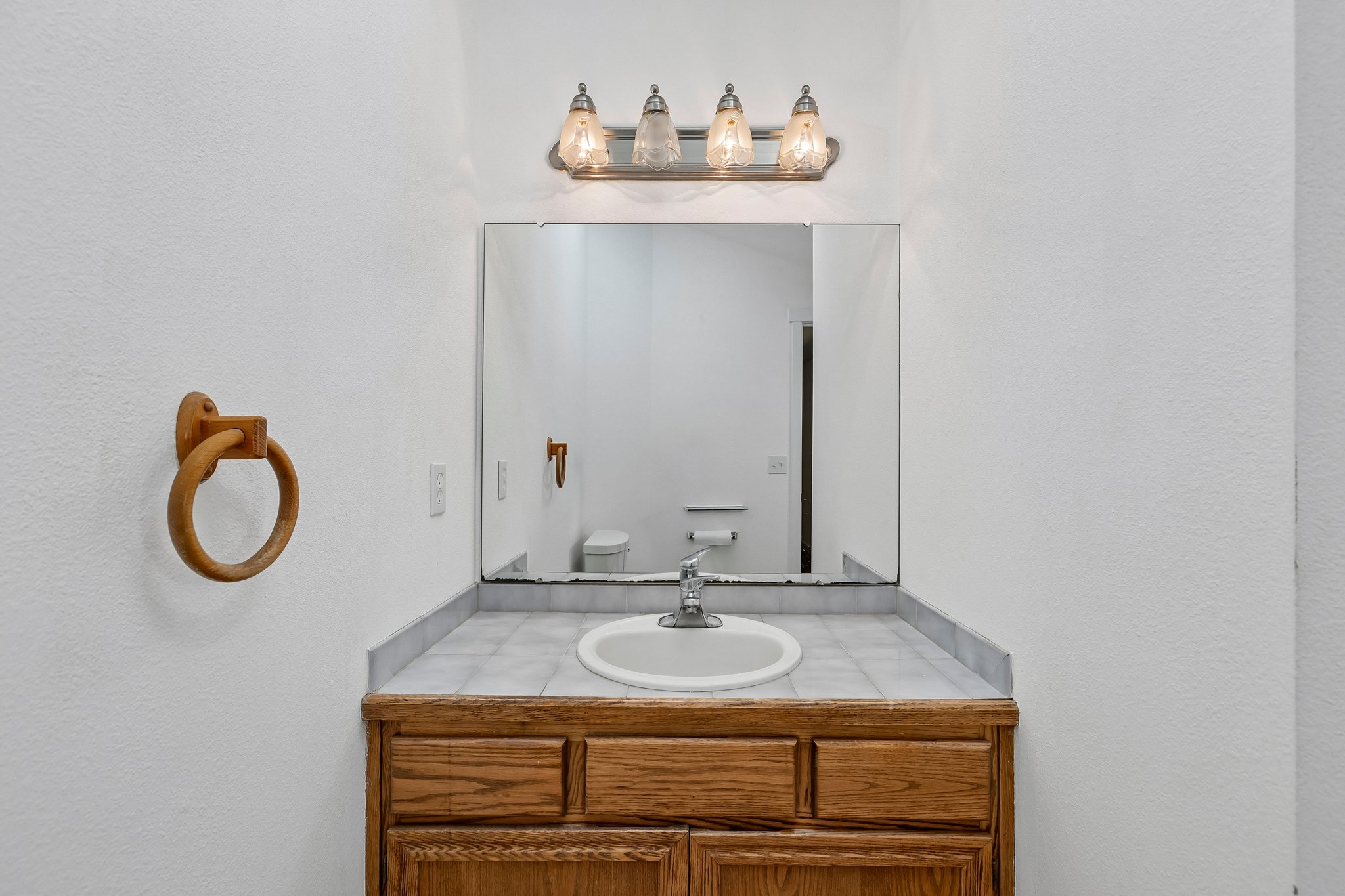 92 Ave E-S1806-024.jpg