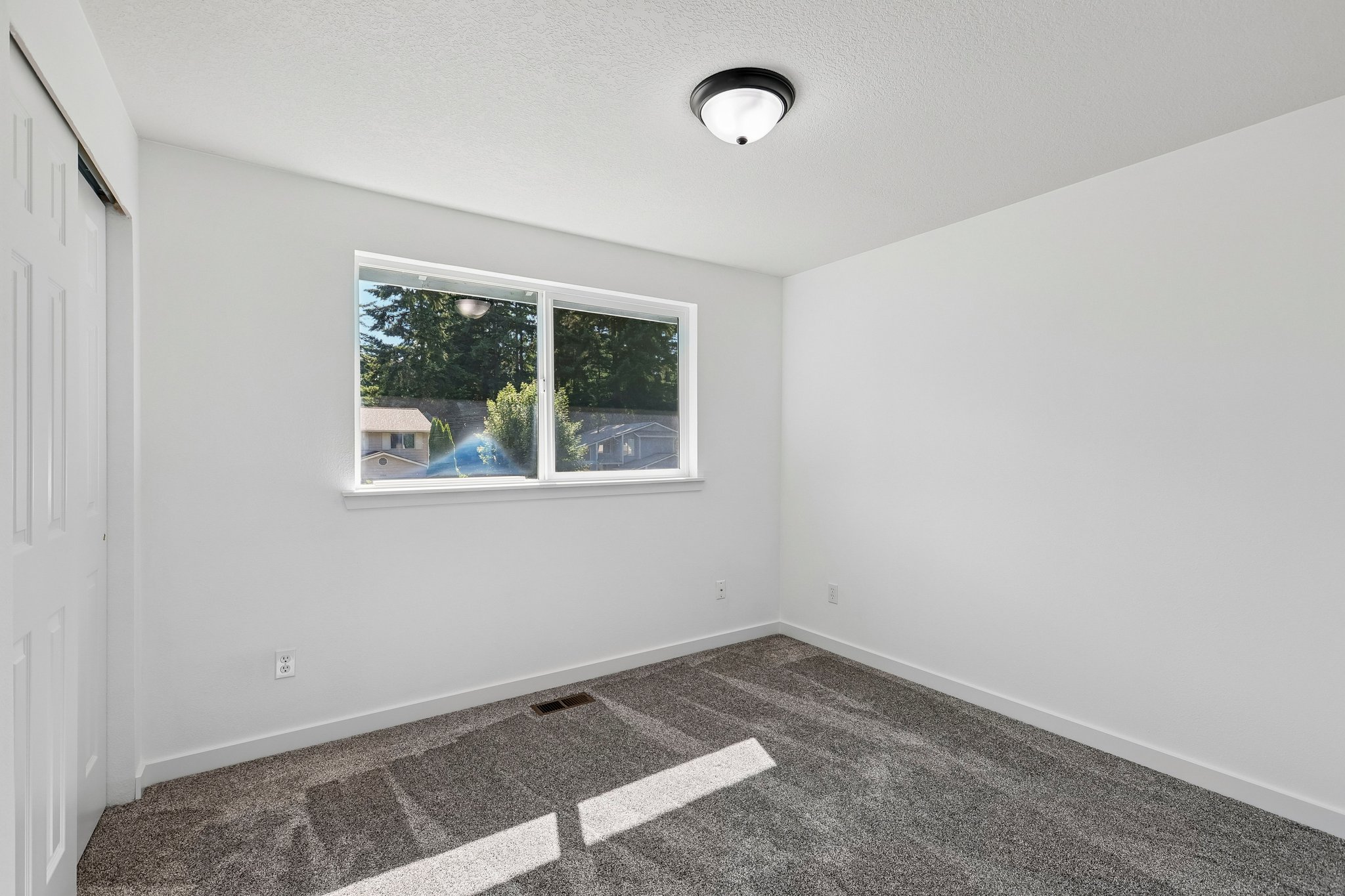92 Ave E-S1806-027.jpg