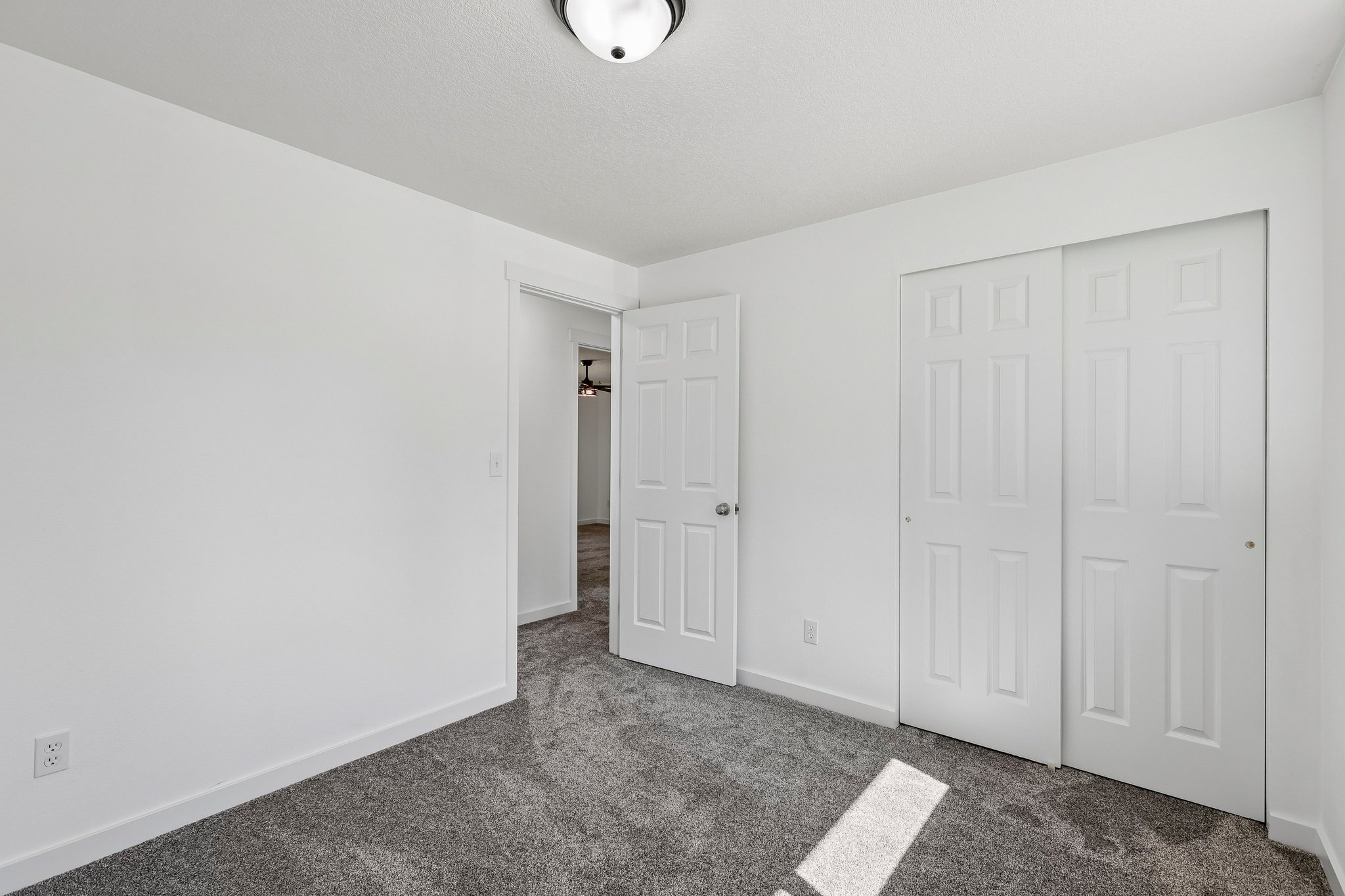 92 Ave E-S1806-028.jpg