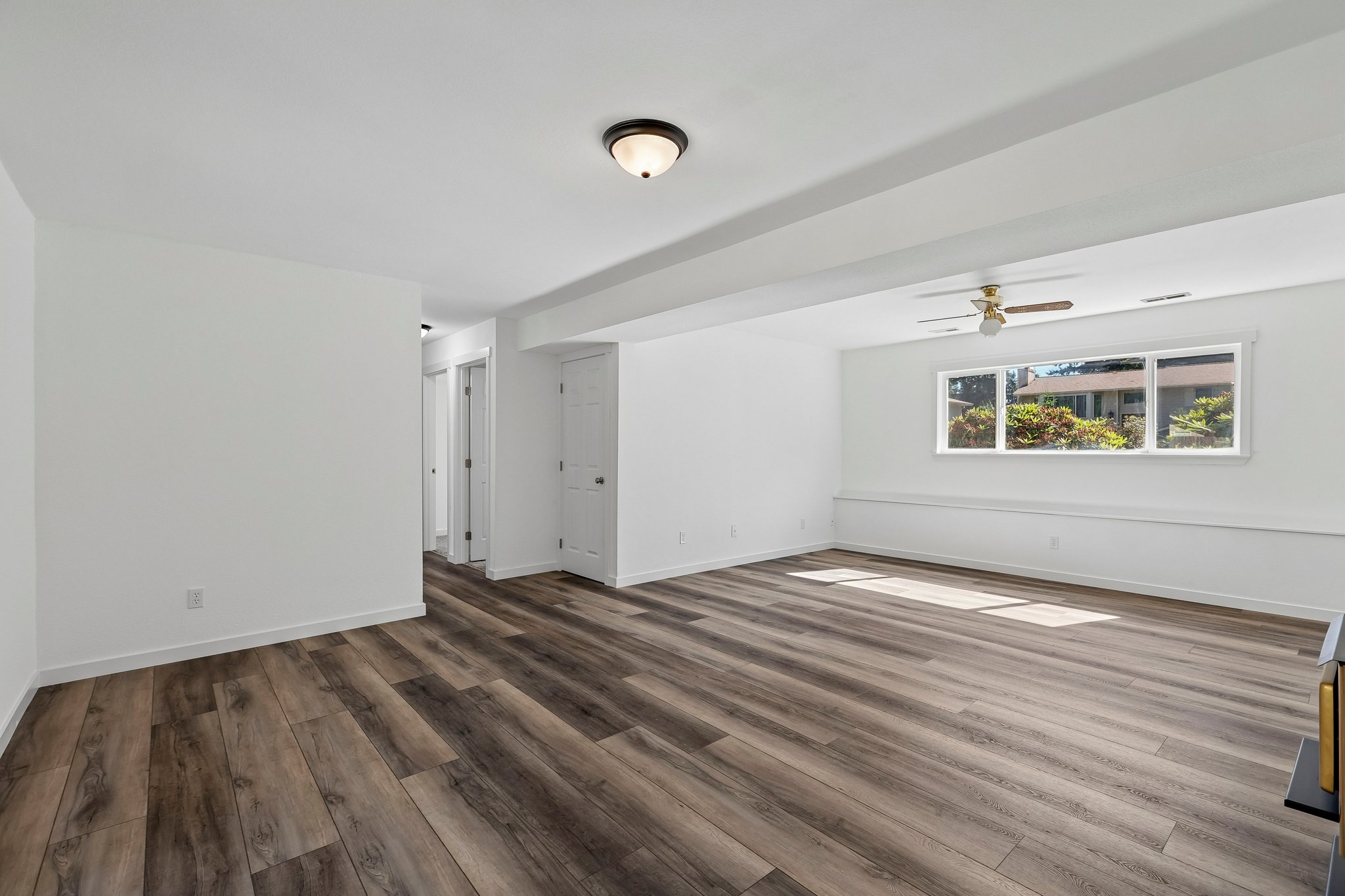 92 Ave E-S1806-035.jpg