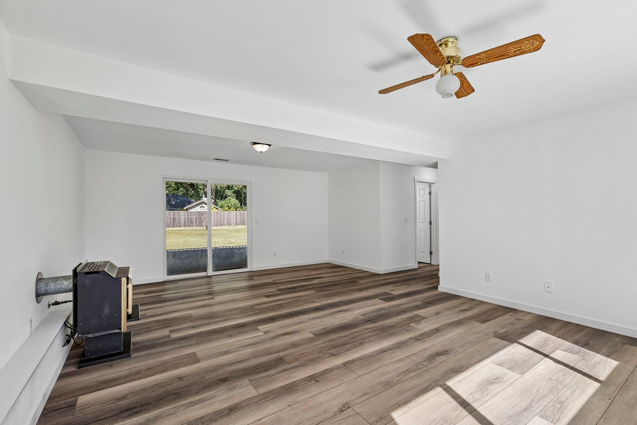 92 Ave E-S1806-036.jpg