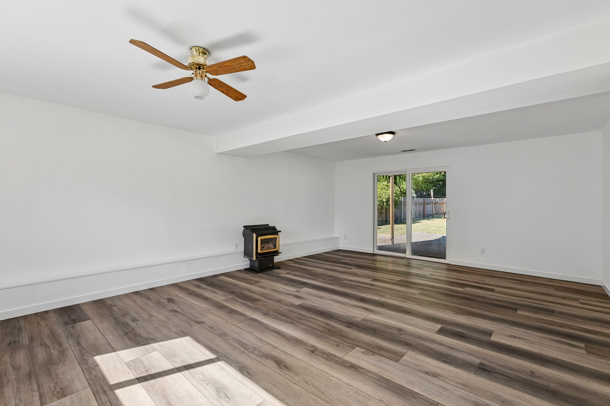 92 Ave E-S1806-037.jpg
