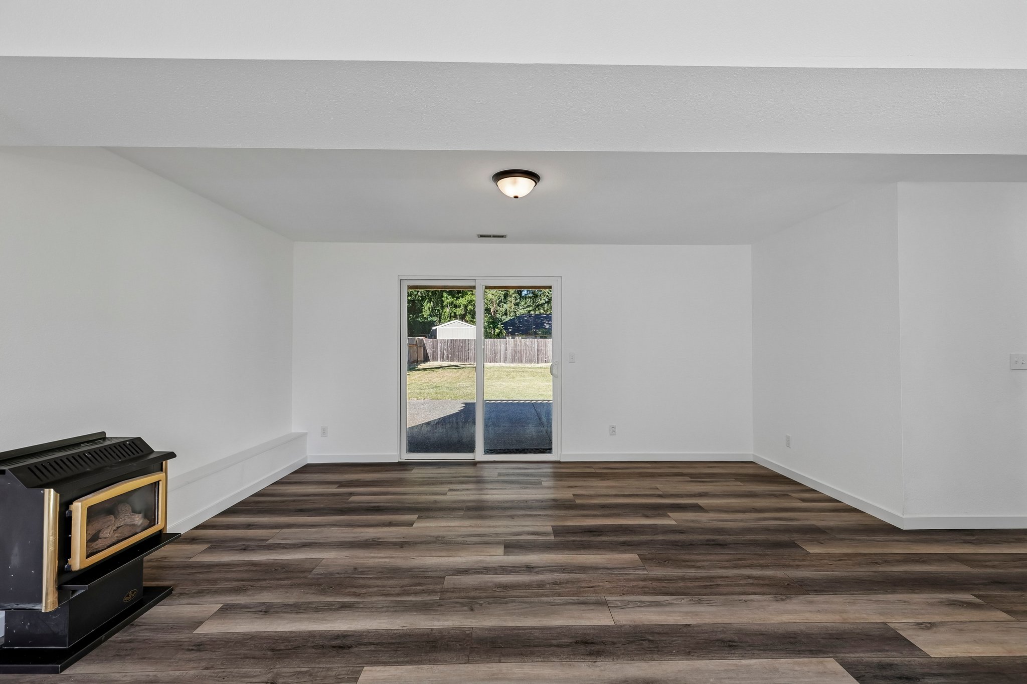 92 Ave E-S1806-038.jpg