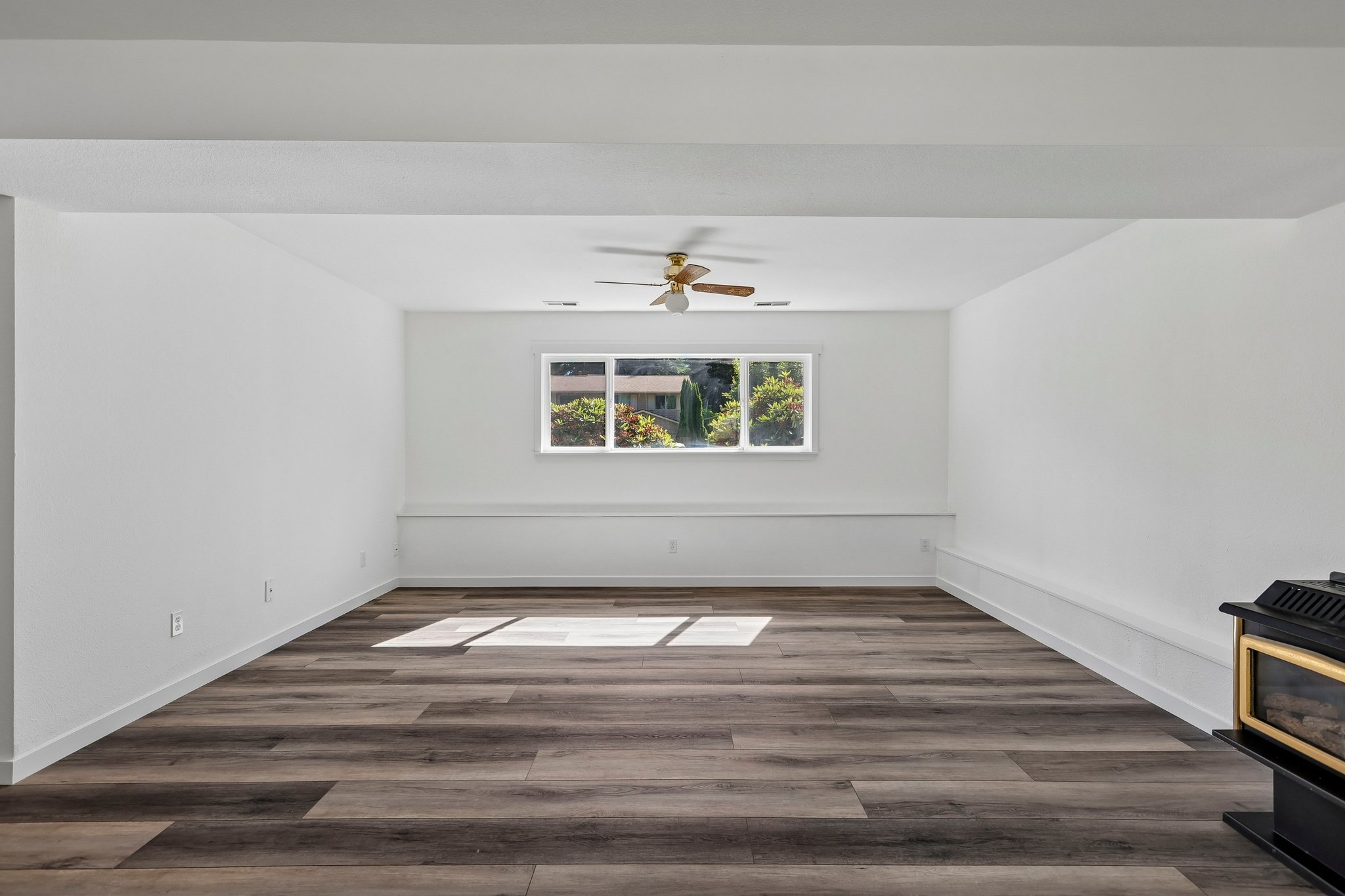 92 Ave E-S1806-039.jpg
