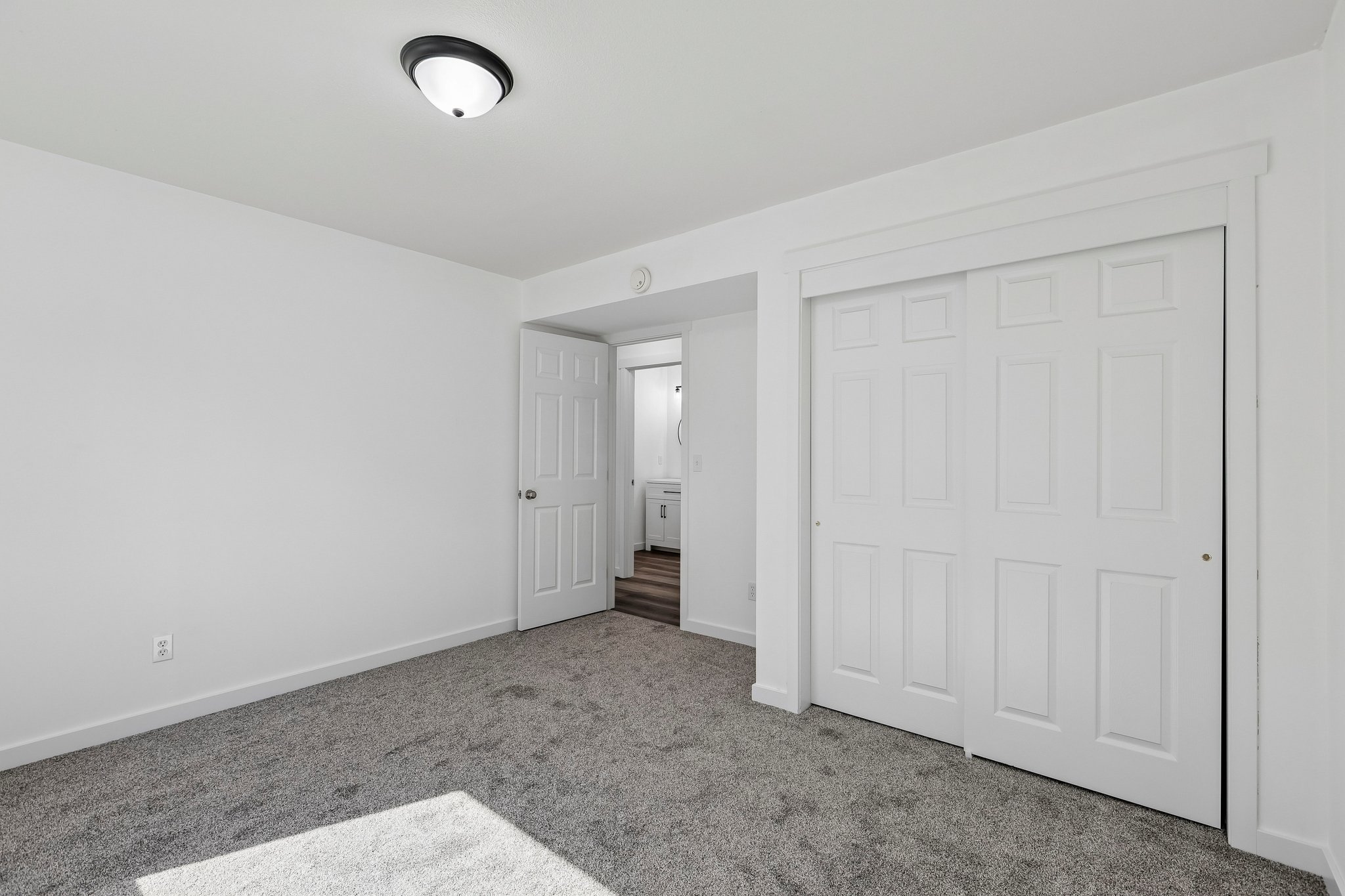 92 Ave E-S1806-042.jpg