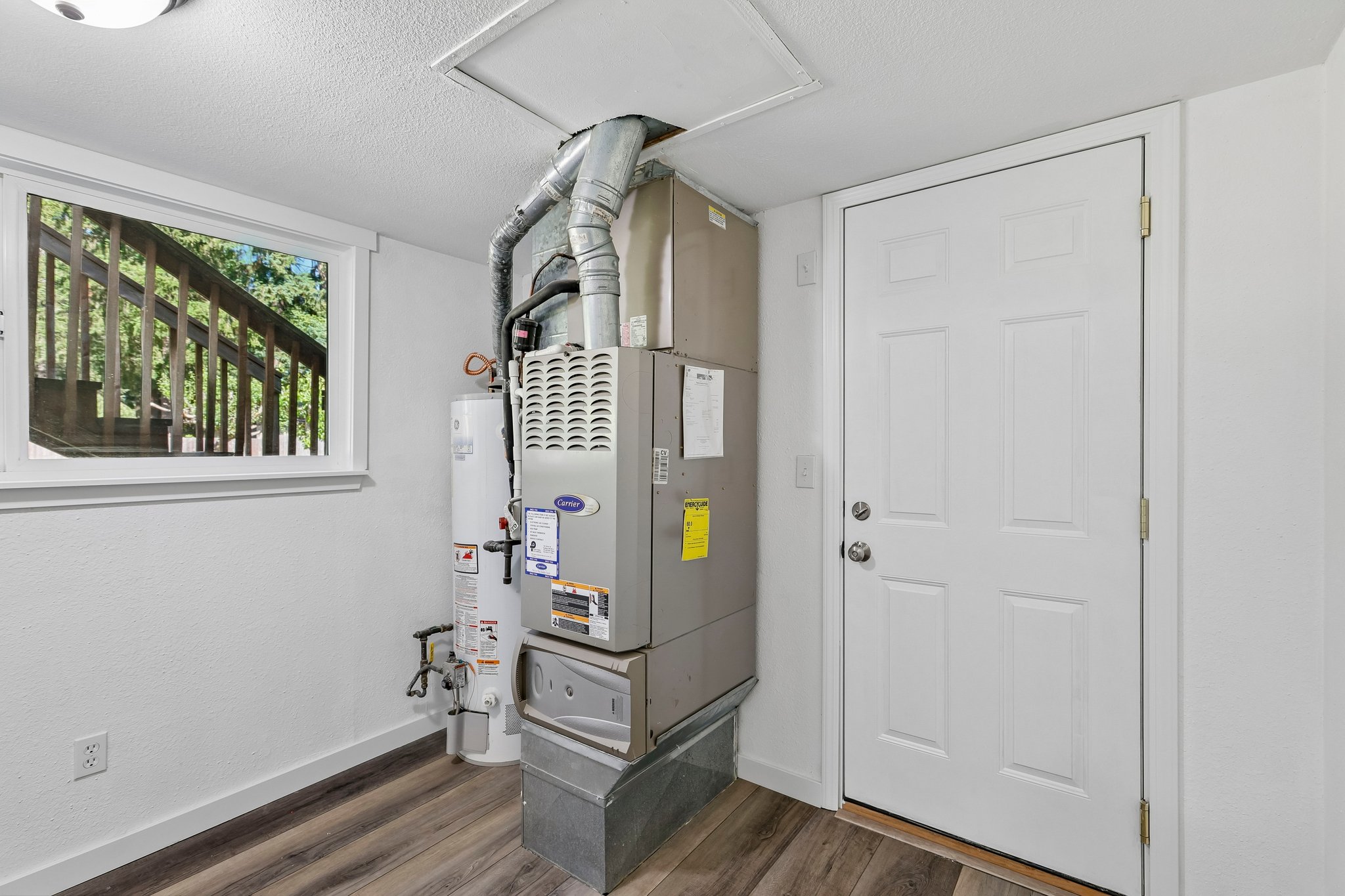92 Ave E-S1806-043.jpg