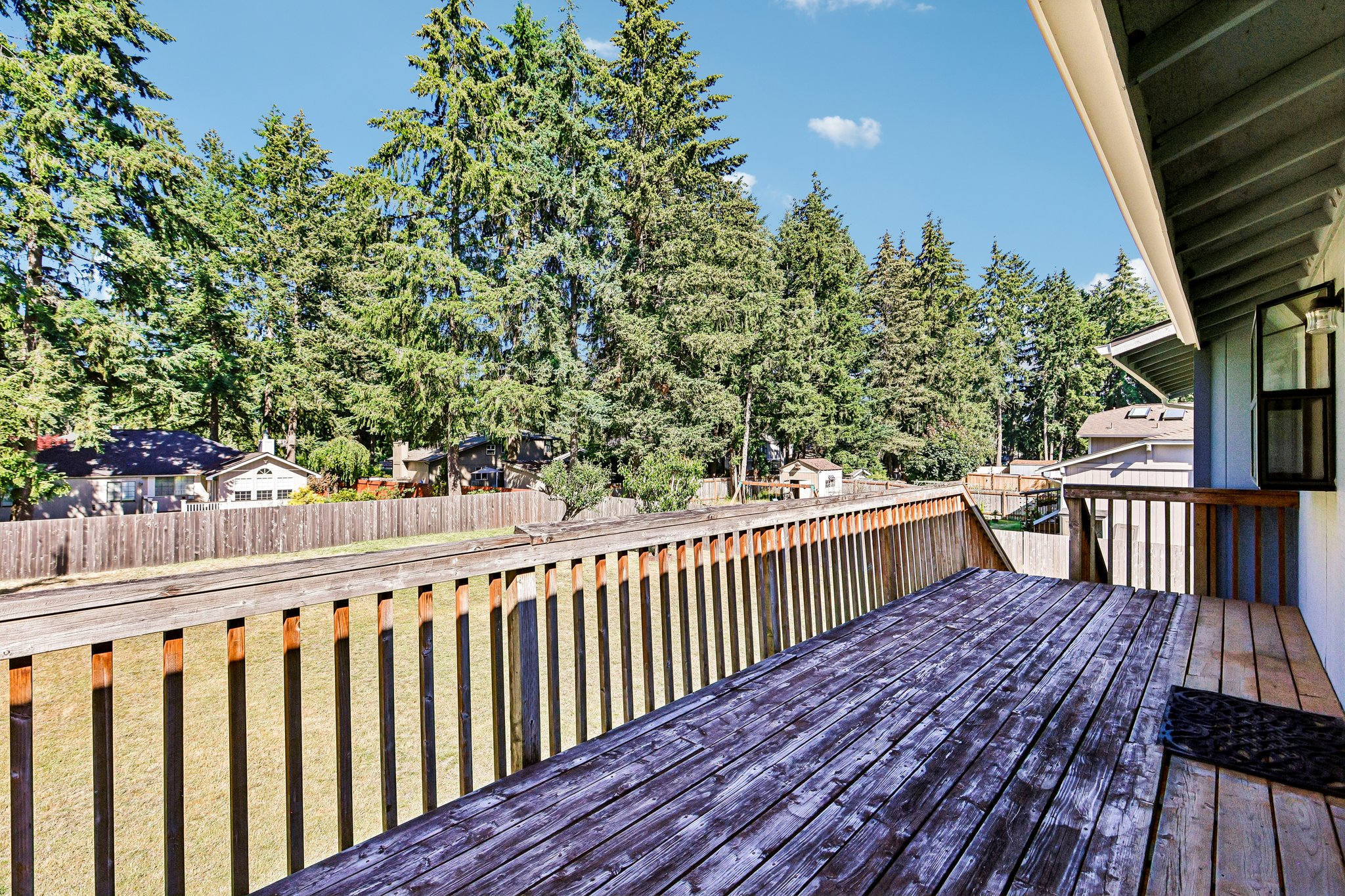 92 Ave E-S1806-046.jpg