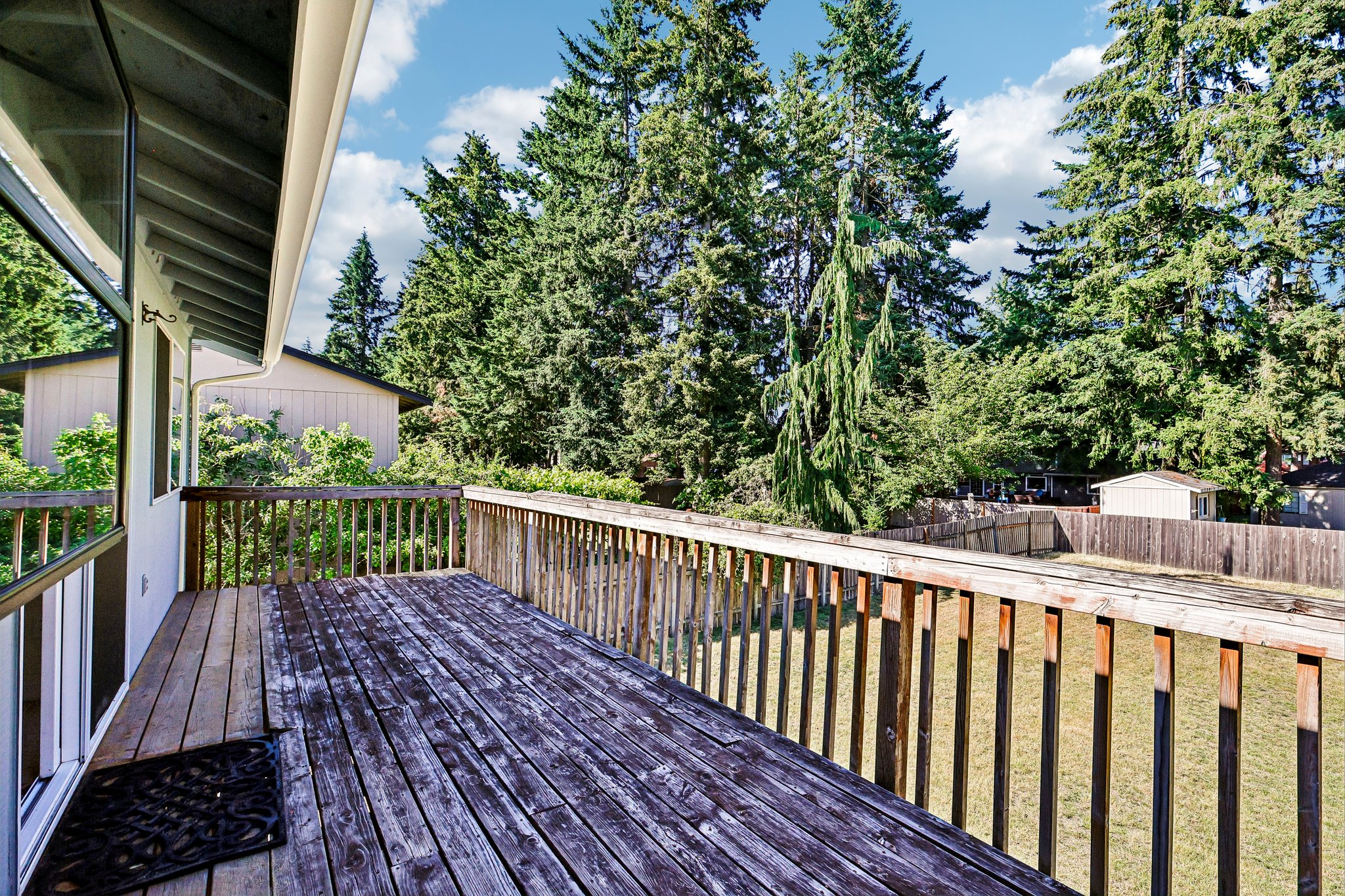 92 Ave E-S1806-047.jpg