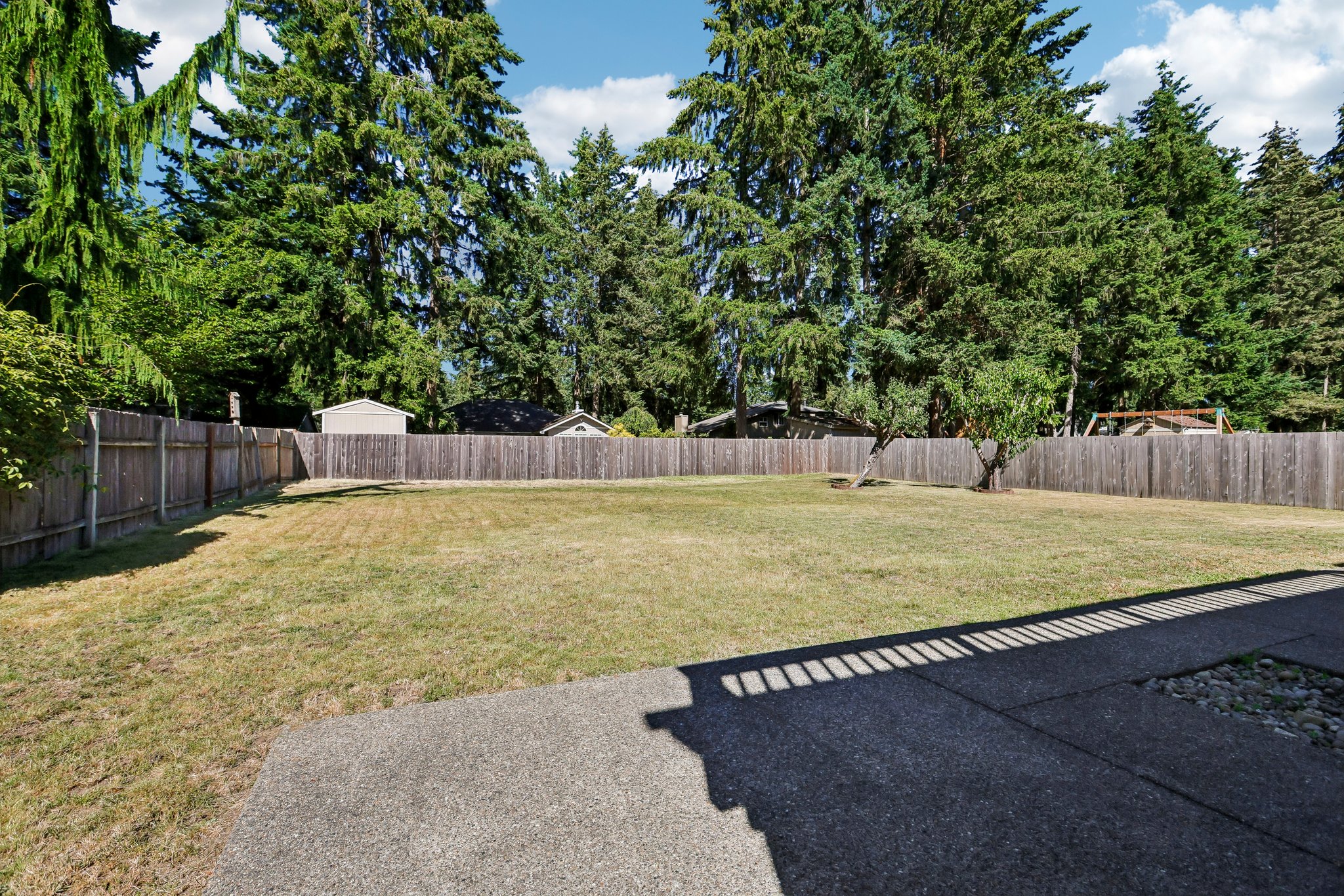 92 Ave E-S1806-050.jpg