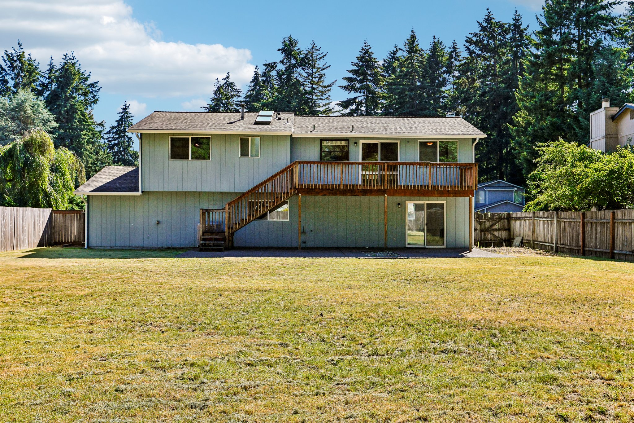 92 Ave E-S1806-054.jpg