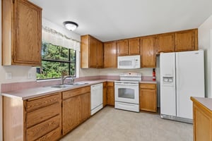 92 Ave E-S1806-016.jpg