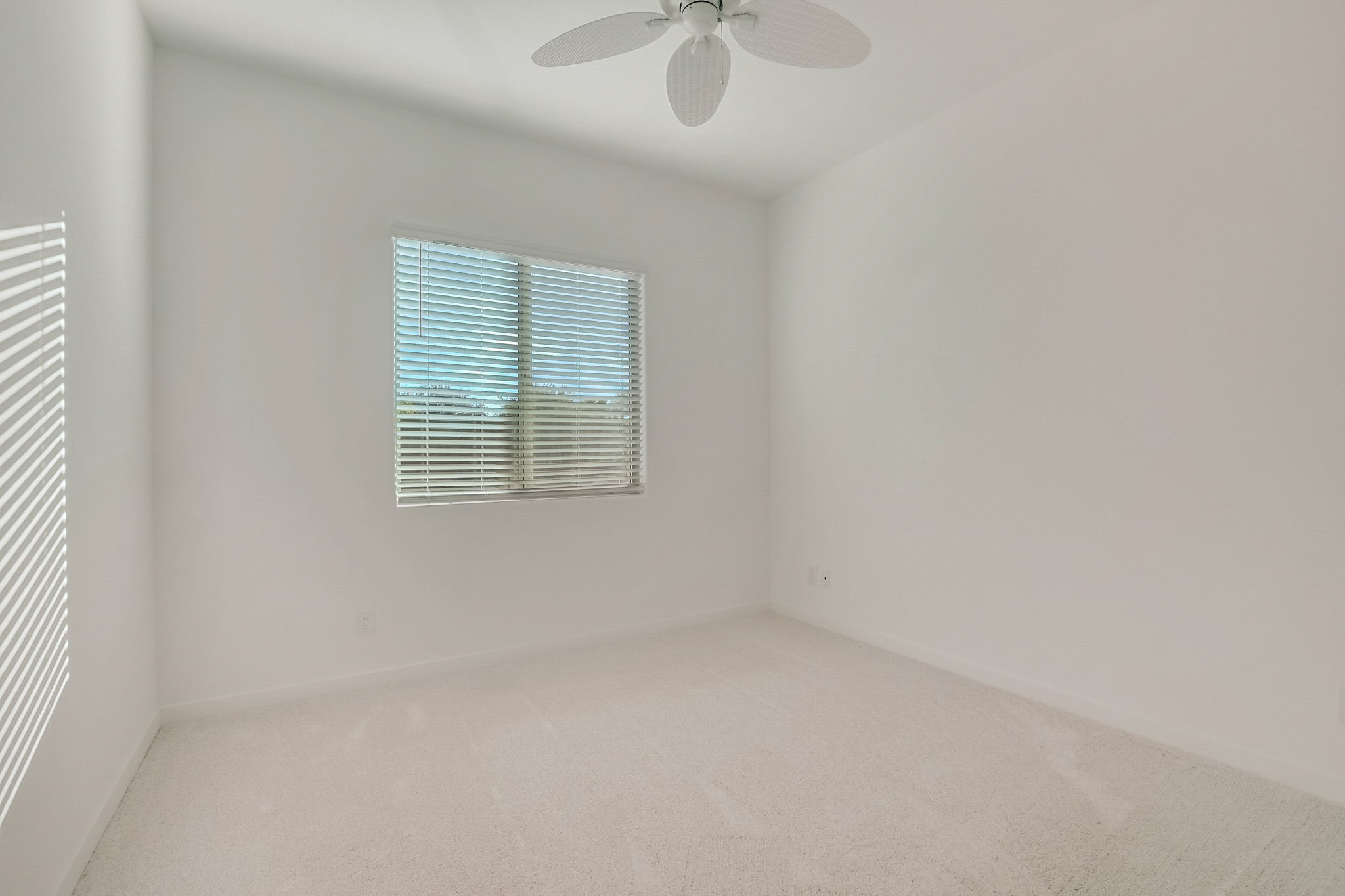 W Alameda Rd-018