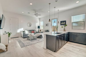 W Alameda Rd-010