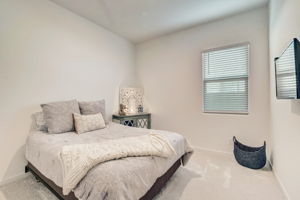W Alameda Rd-021