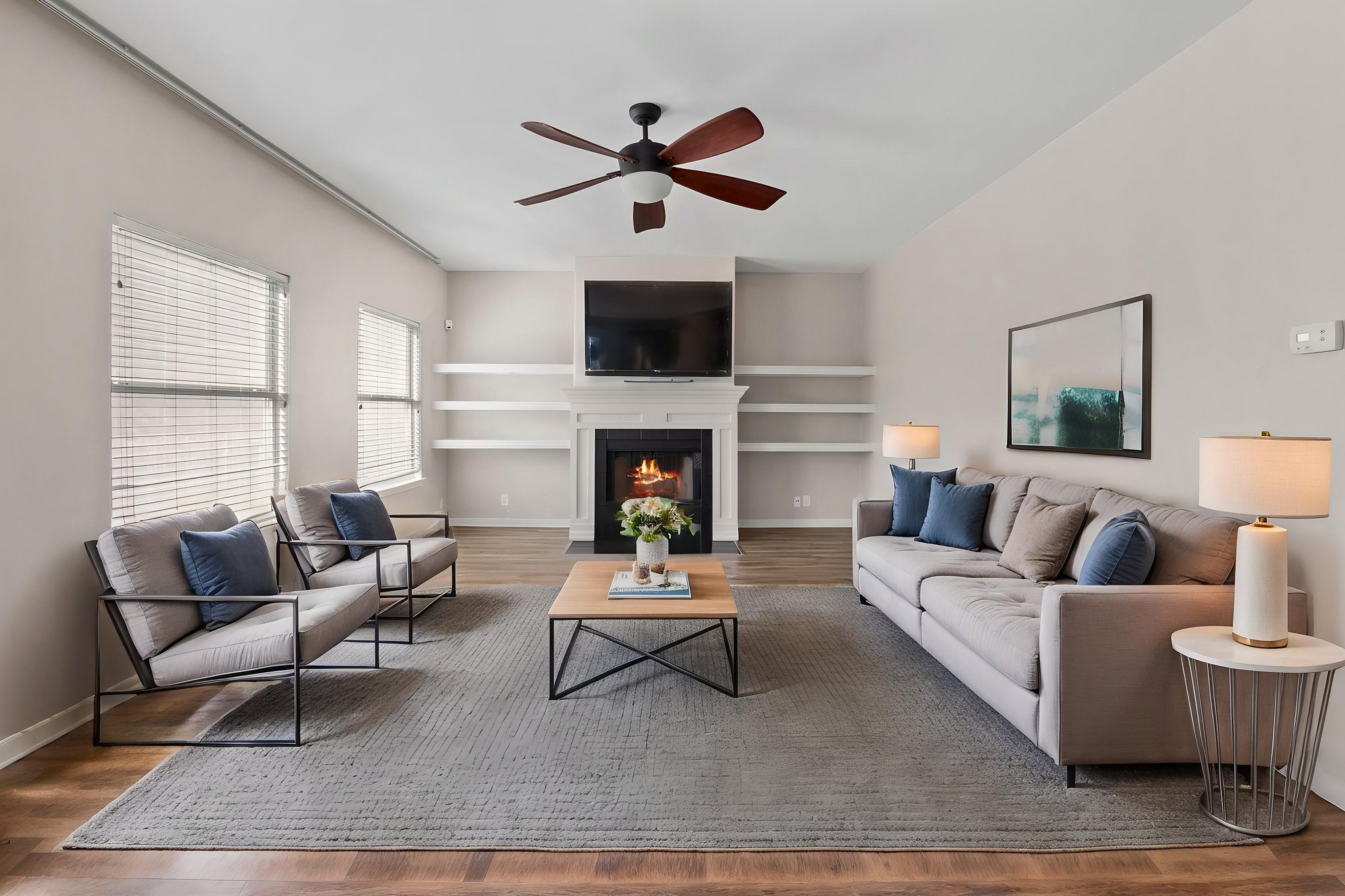 DSC00188 virtually staged.jpeg