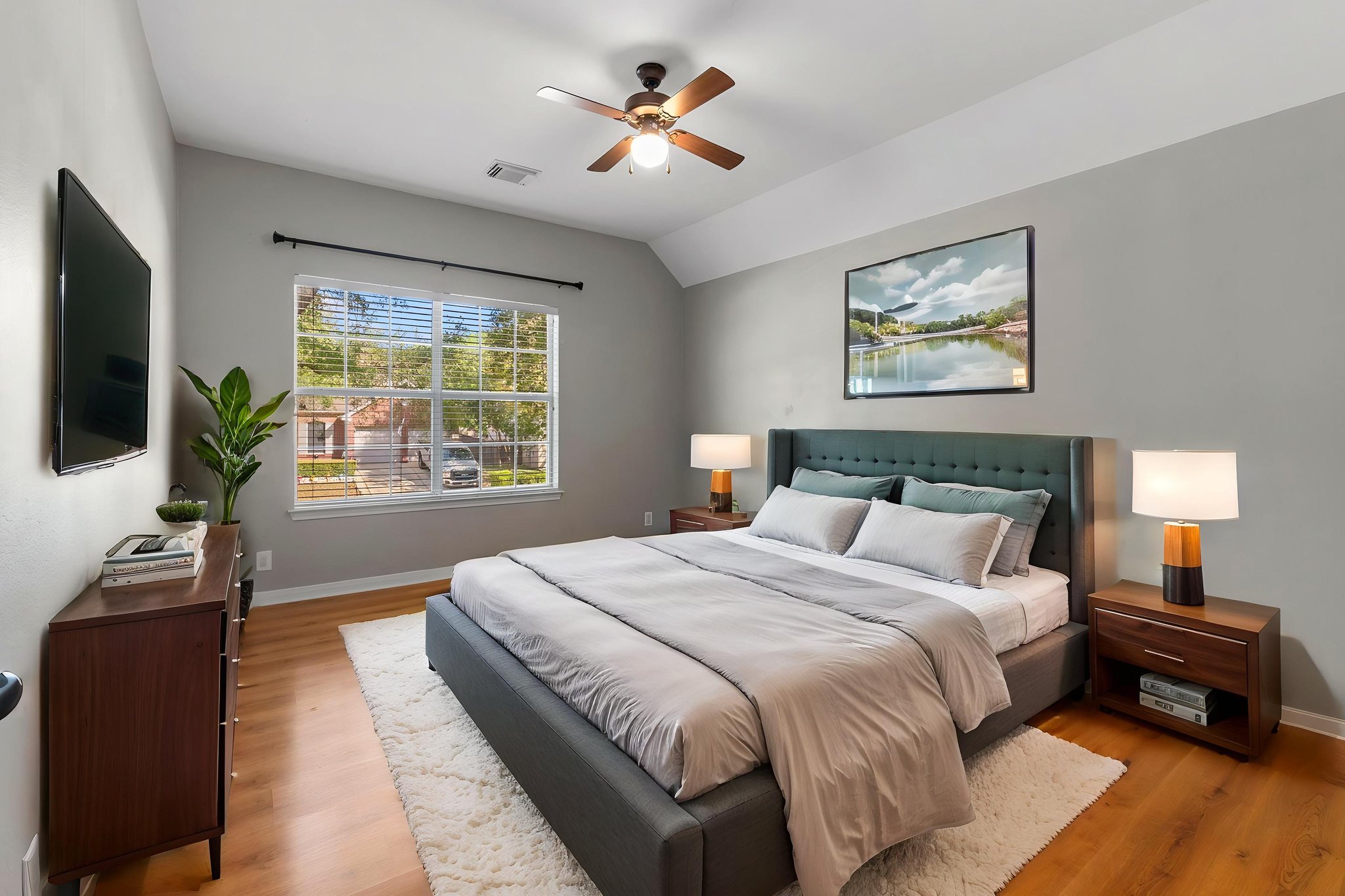 DSC00236 virtually staged.jpeg