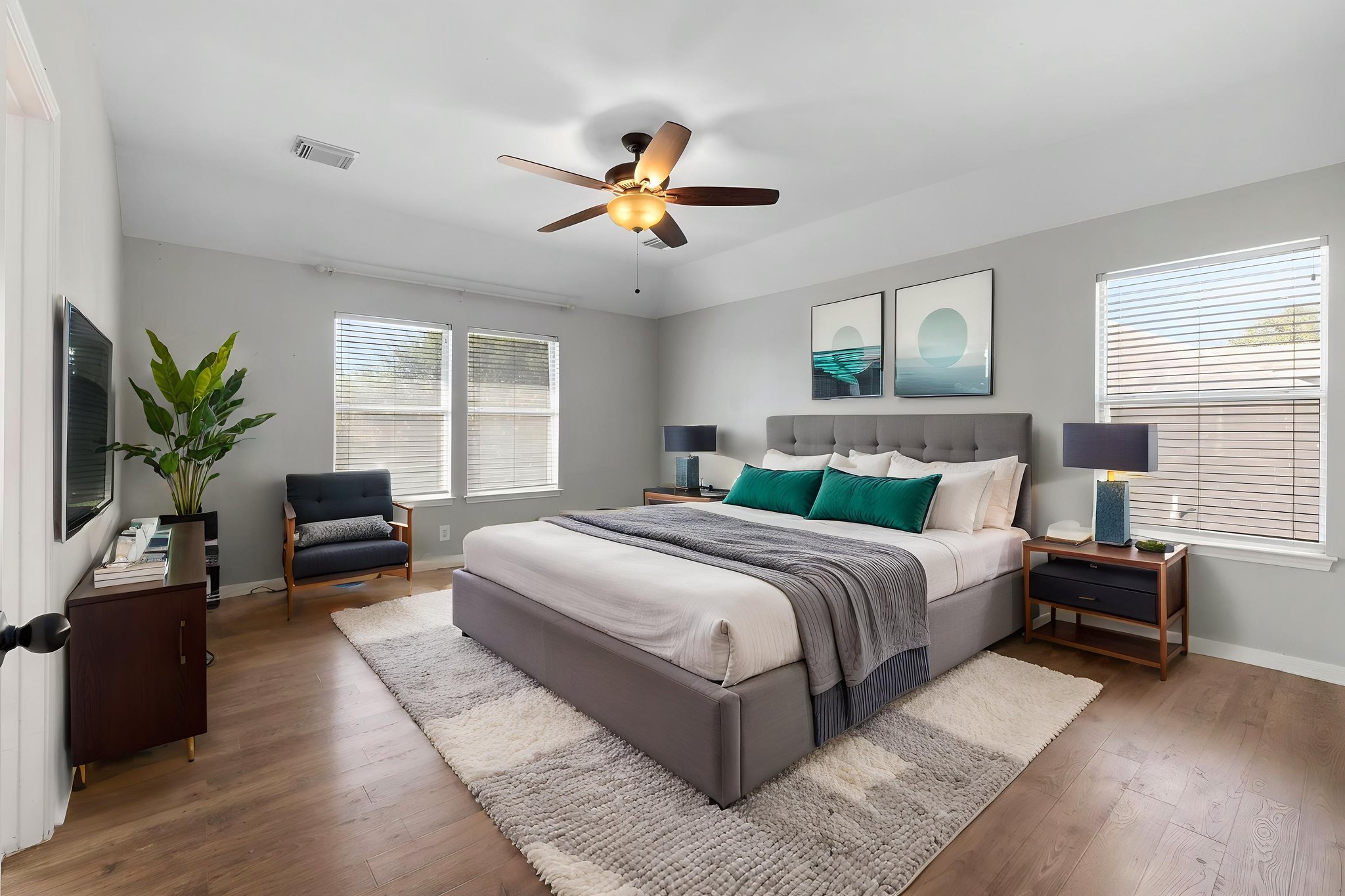 DSC00248 virtually staged.jpeg