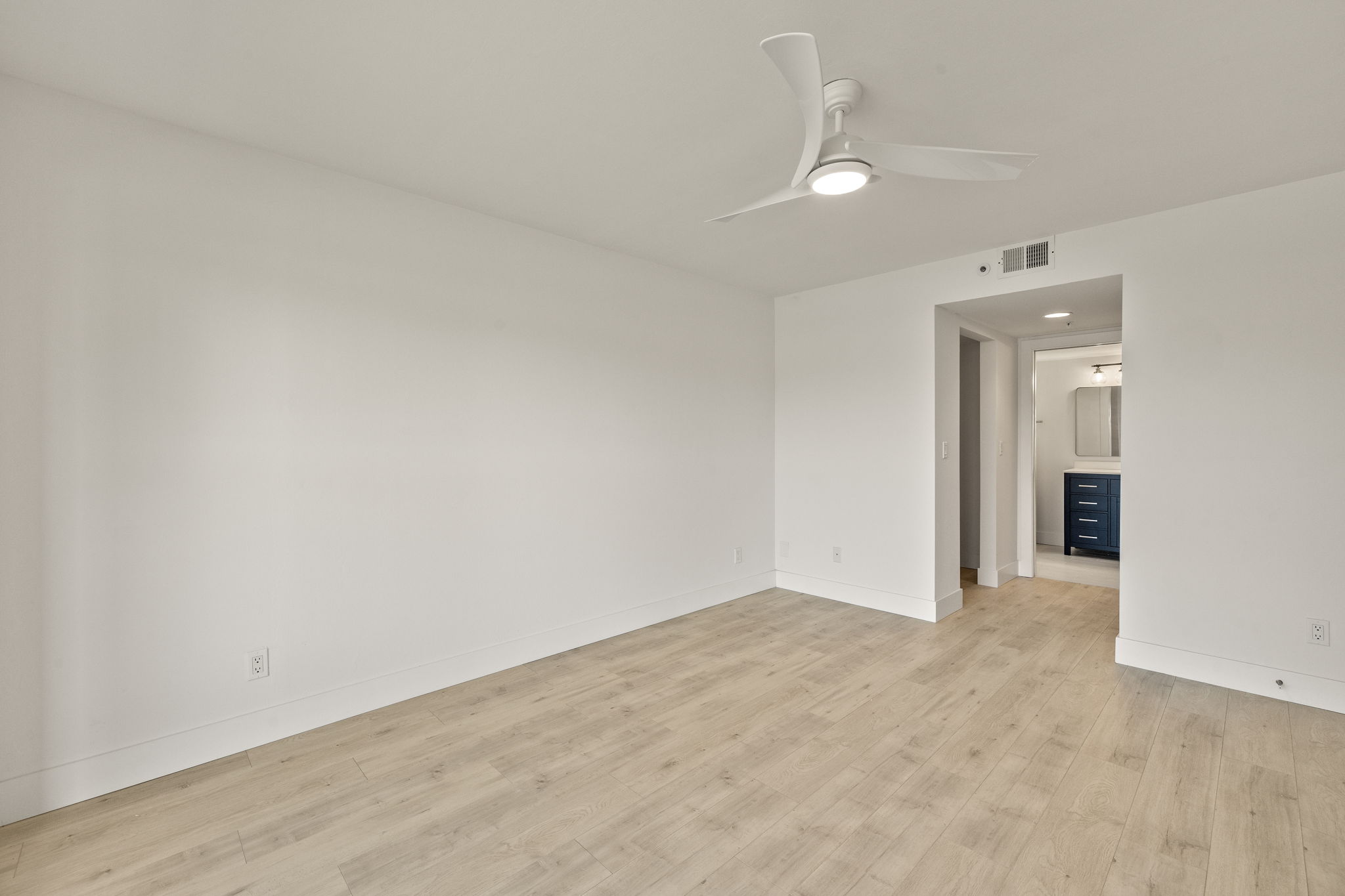 Primary Bedroom 4 of 4