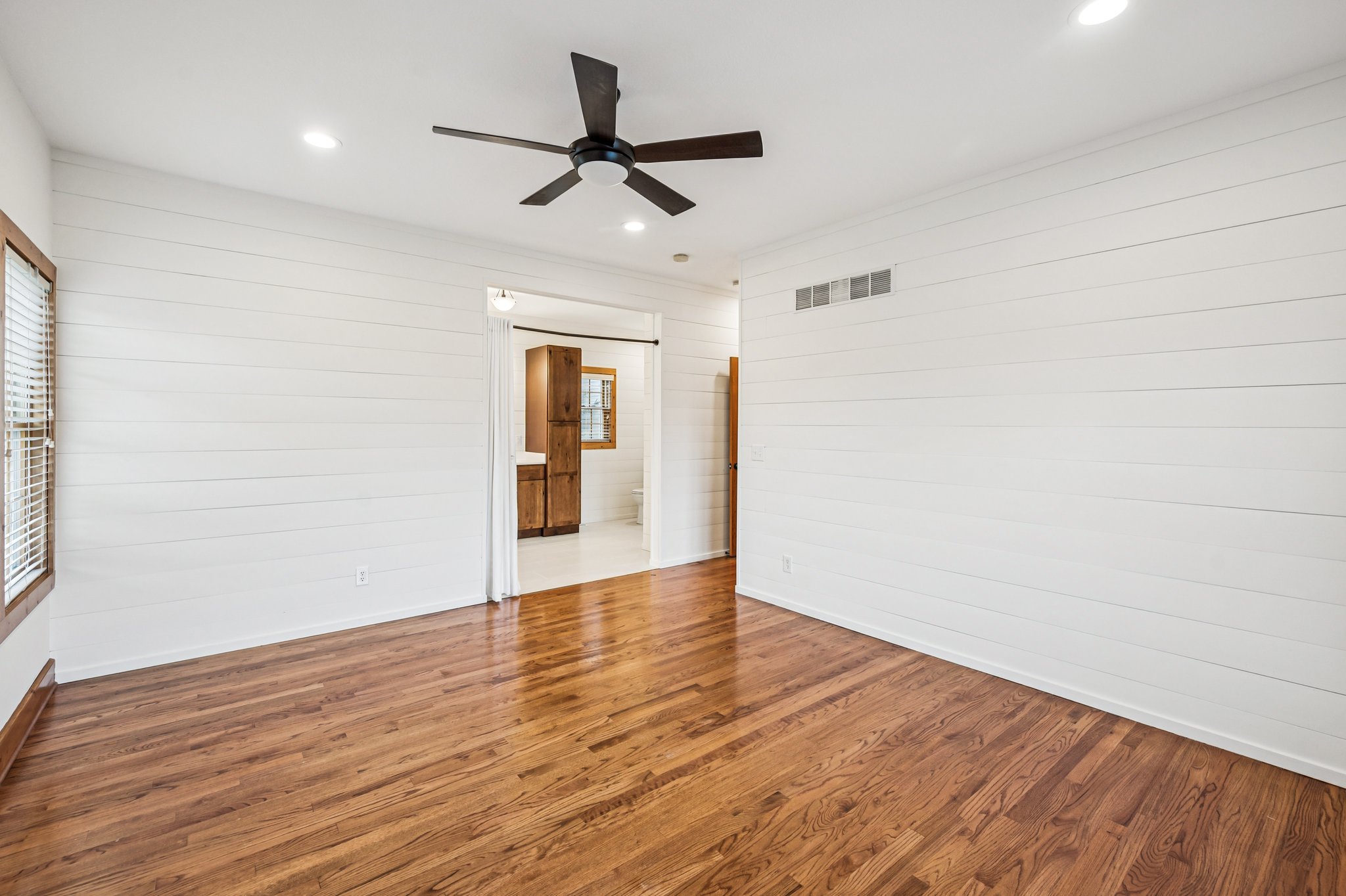 7691 - 16410 NE 121st Terrace_013.jpg